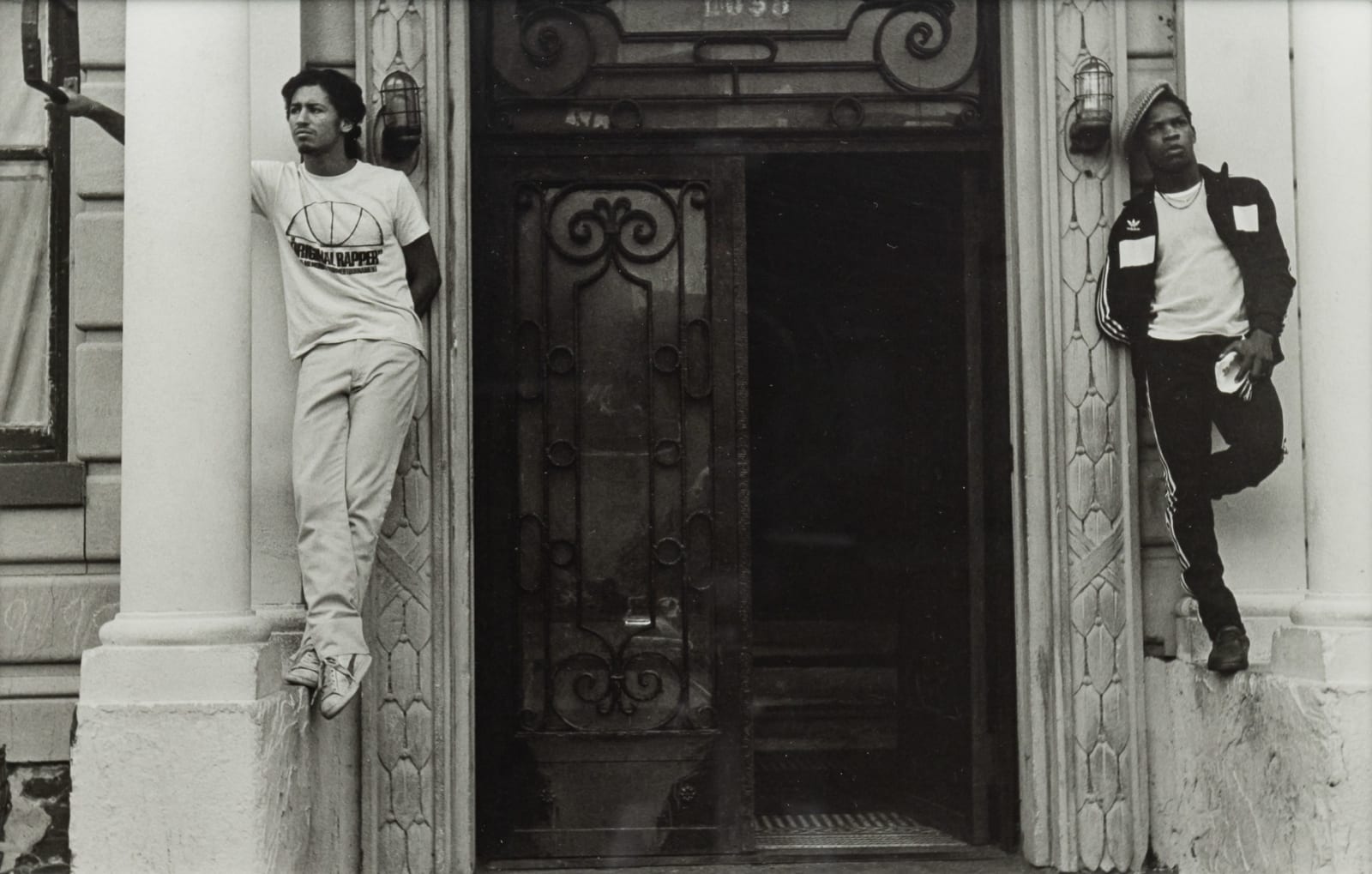 Helen LEVITT, Brooklyn, New York 1985 (2 boys at doorway)-HL492, 1985 *