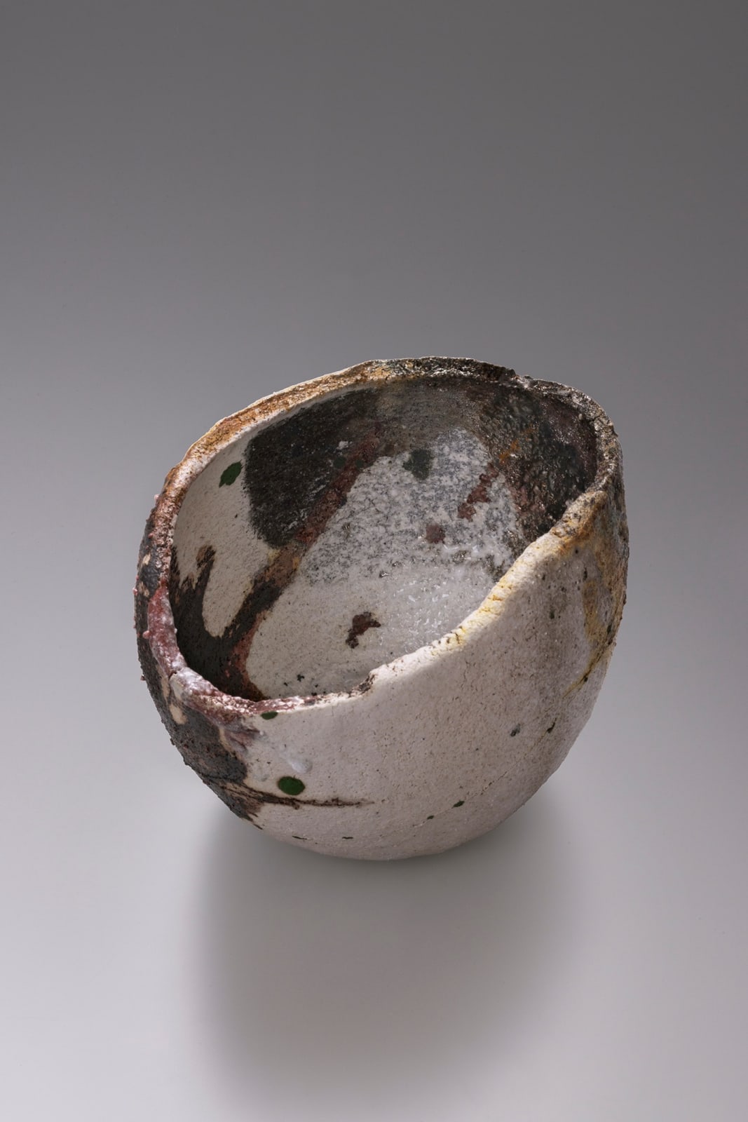 Raku Kichizaemon XV Jikinyū, Geki (things that quietly isolate themselves), 2024