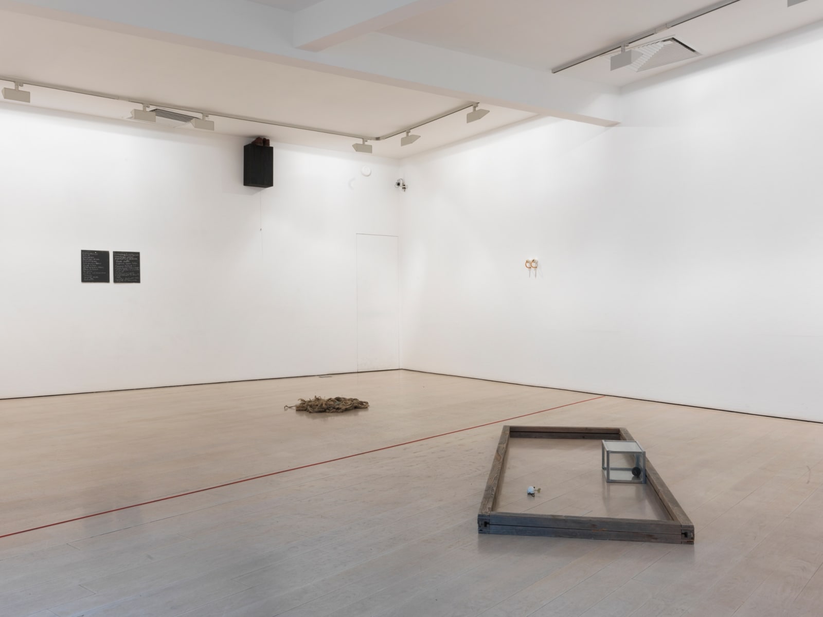 Lucia Nogueira, Untitled, 1989