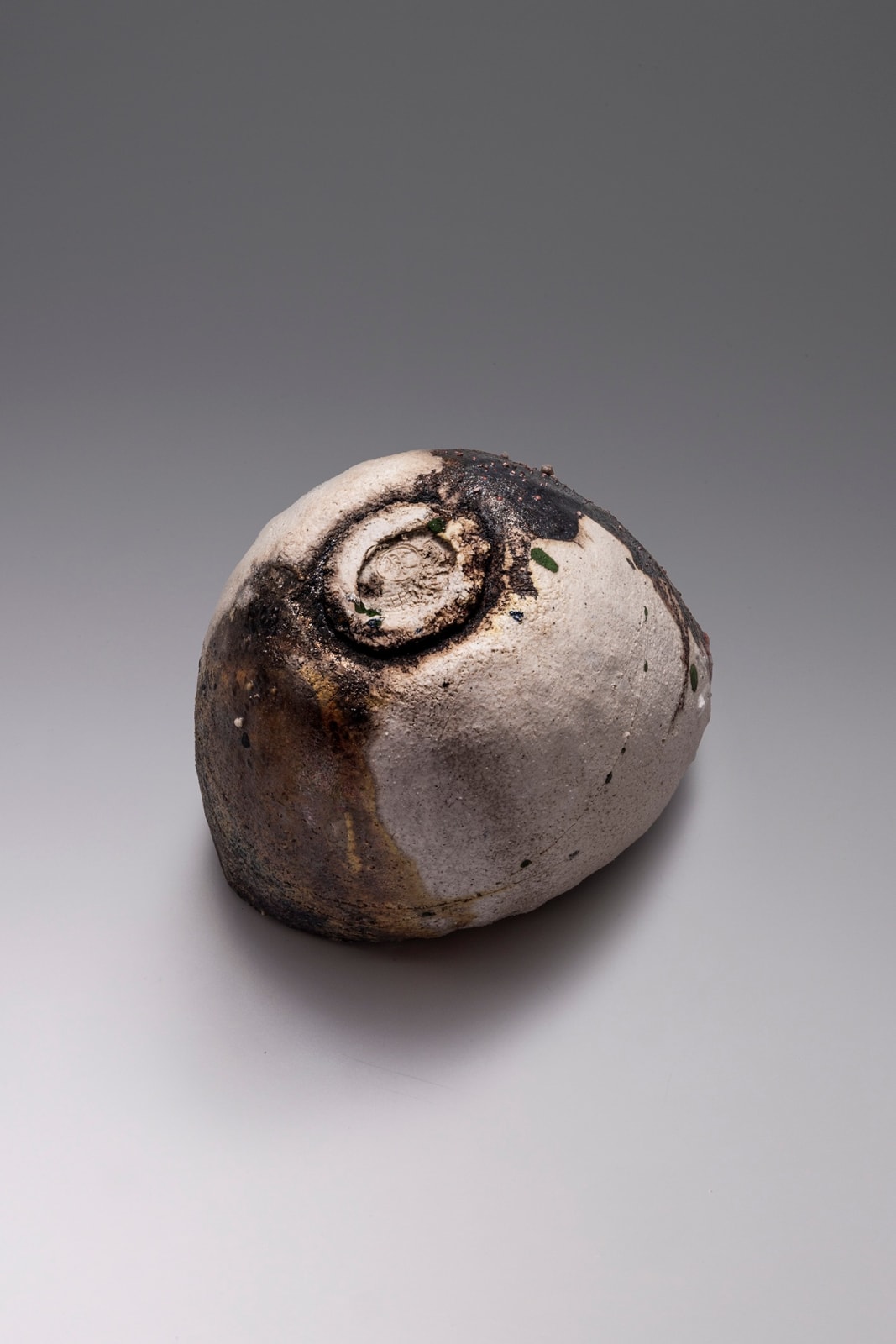 Raku Kichizaemon XV Jikinyū, Geki (things that quietly isolate themselves), 2024