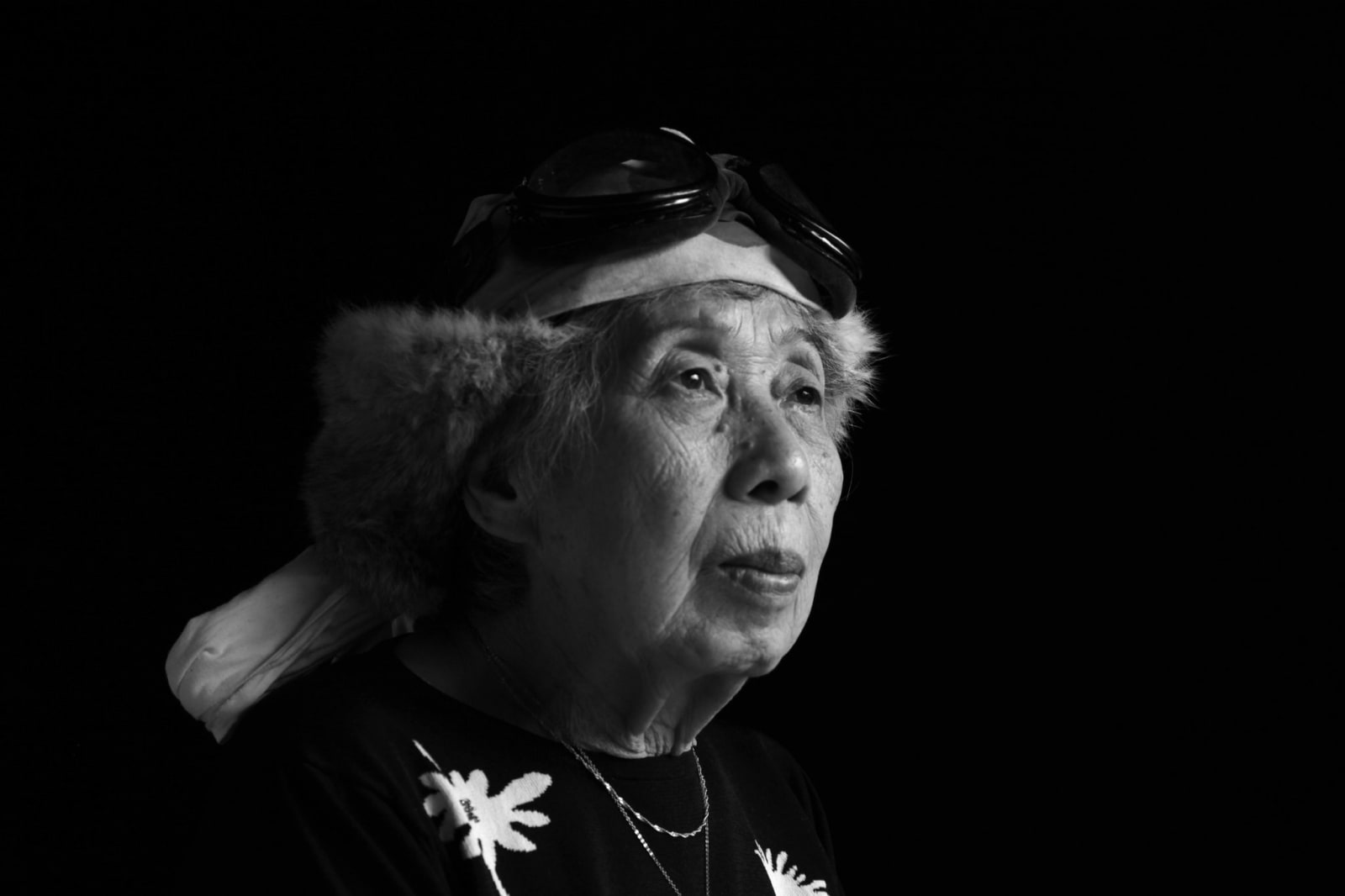 Meiro Koizumi, Old Woman Dressed as a Dead Hero, 2014