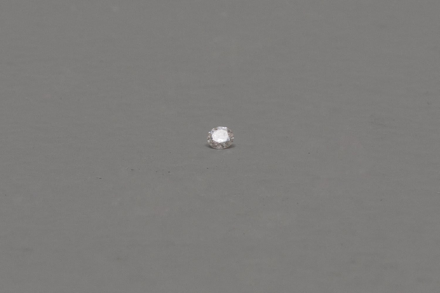 Wilfredo Prieto, Dust magnified by a diamond, 2011