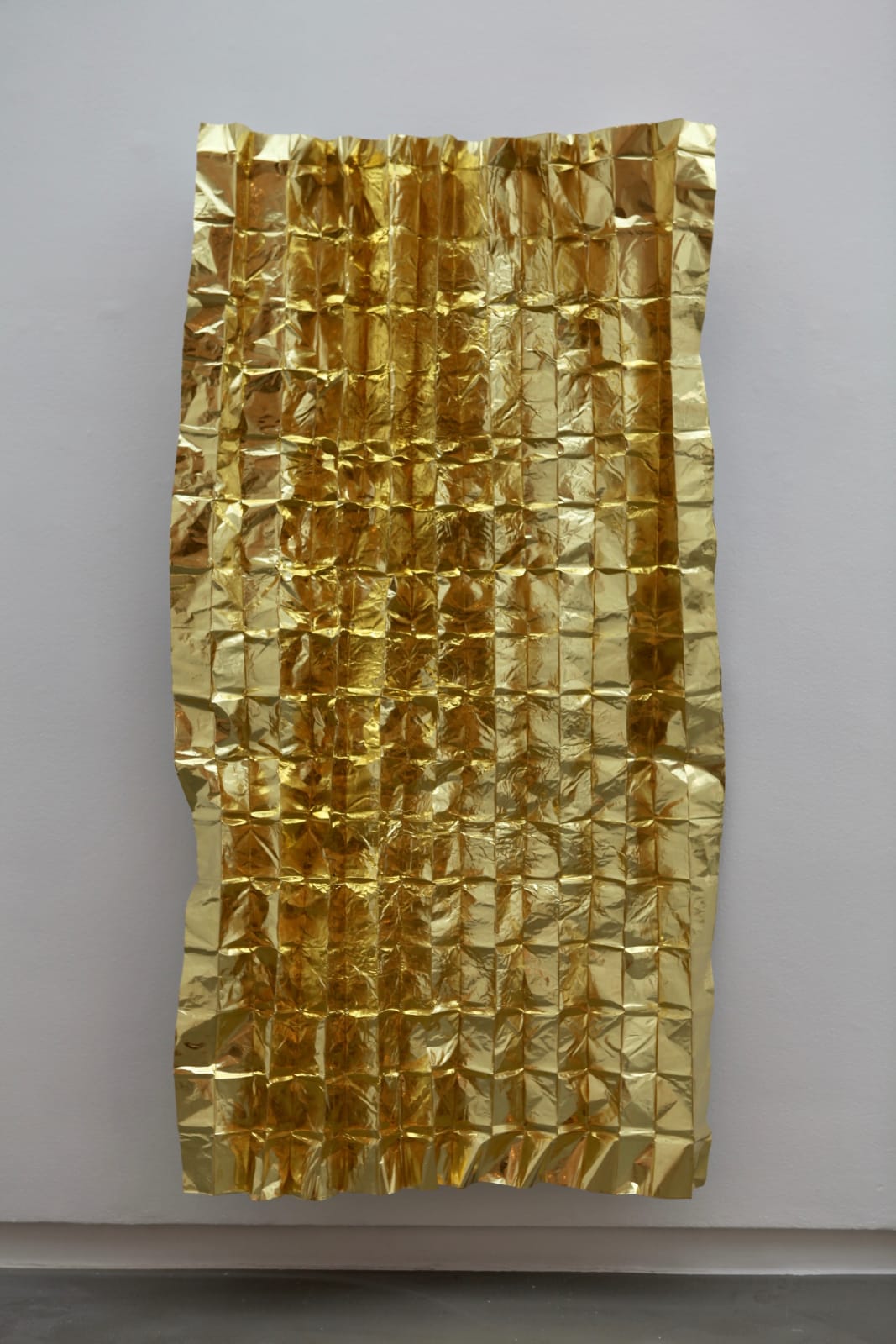 Sarah van Sonsbeeck, Shelter #7 – 100% gold, 2017