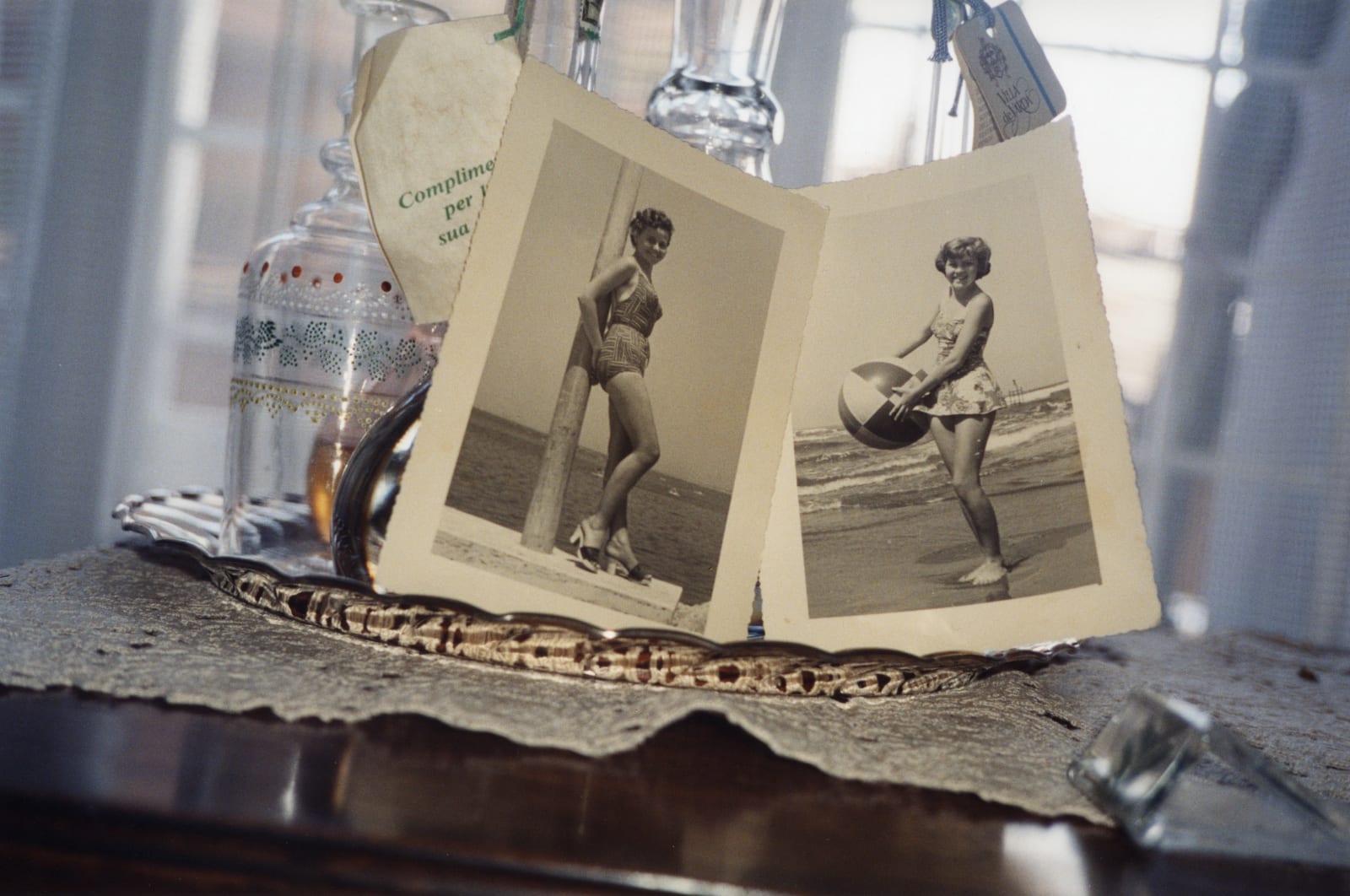 Bertien van Manen, Rome beach girls #55, 2005