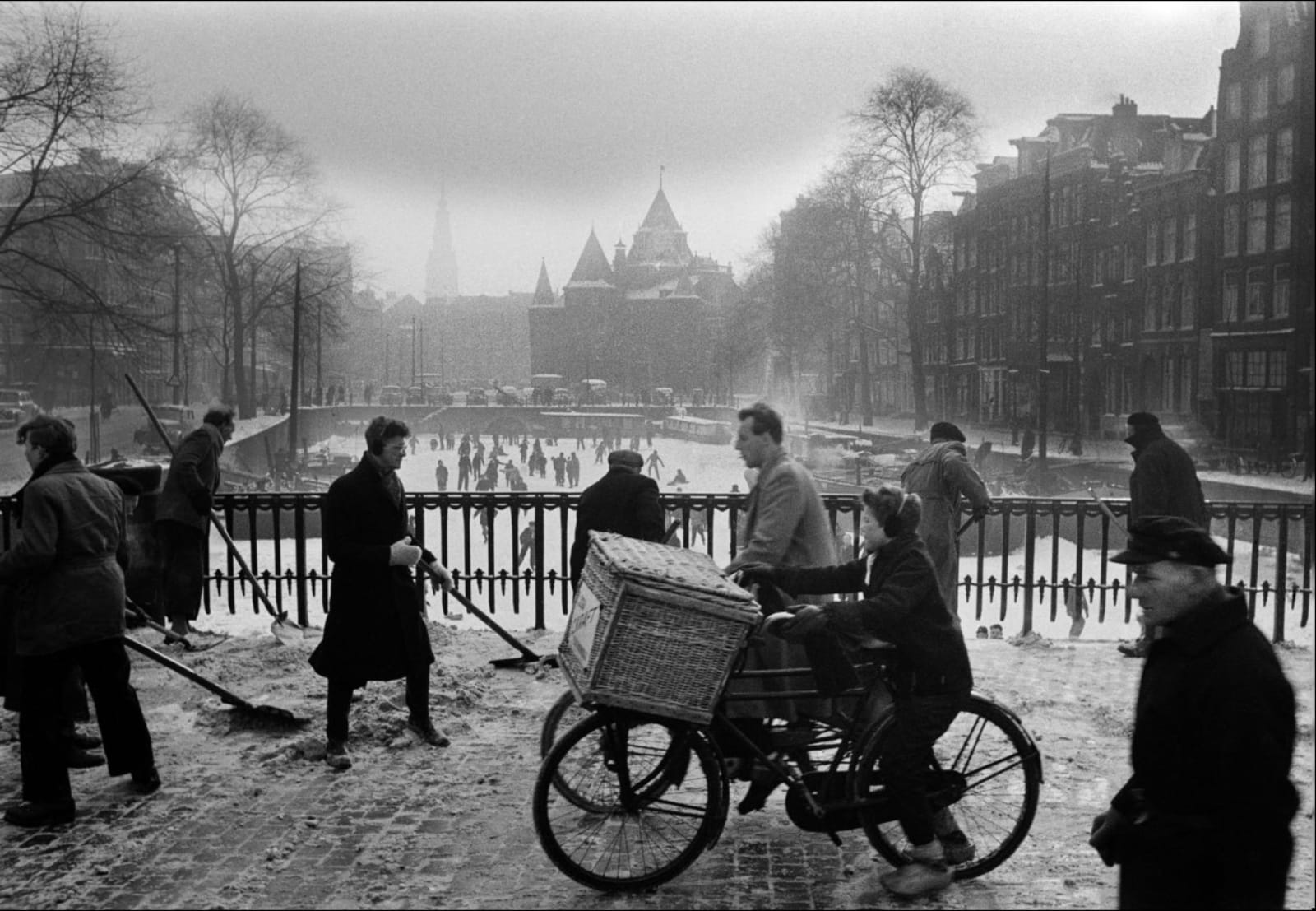 Ed van der Elsken, Geldersekade, Amsterdam, 1957