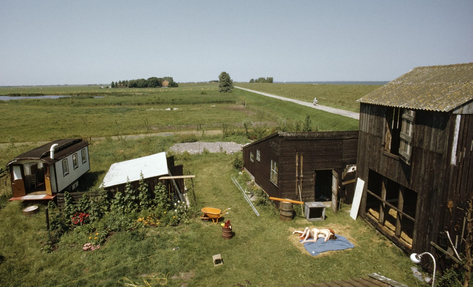 Ed van der Elsken, Edam (paar op erf), 1970