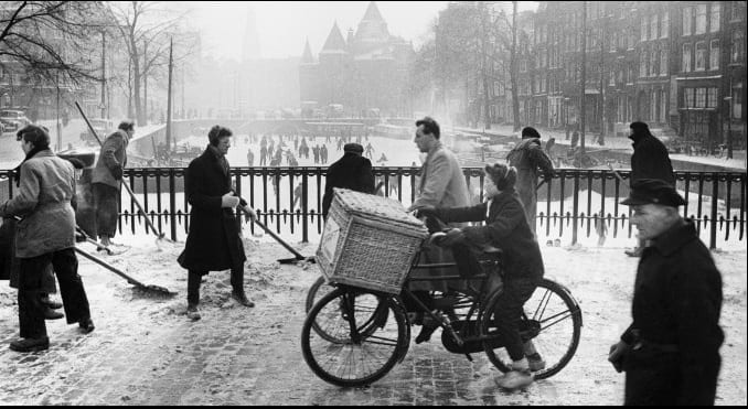 Ed van der Elsken, Geldersekade, Amsterdam, 1957