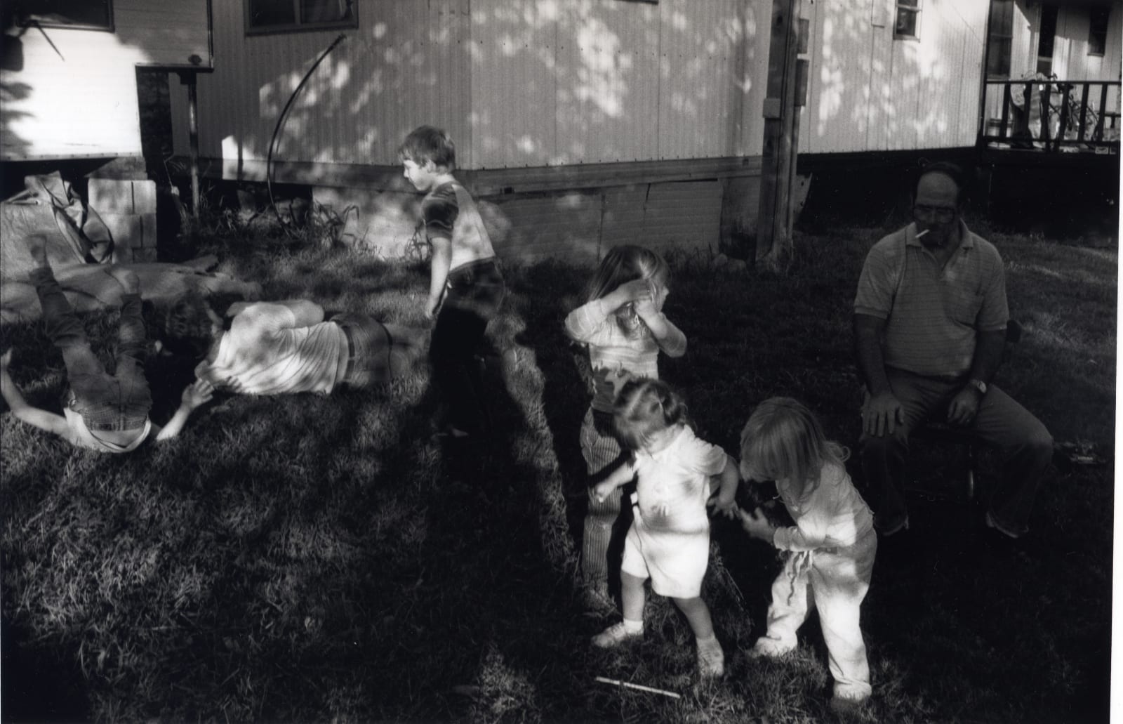 Bertien van Manen, Junior with his grandchildren, Cumberland, Kentucky, 1987