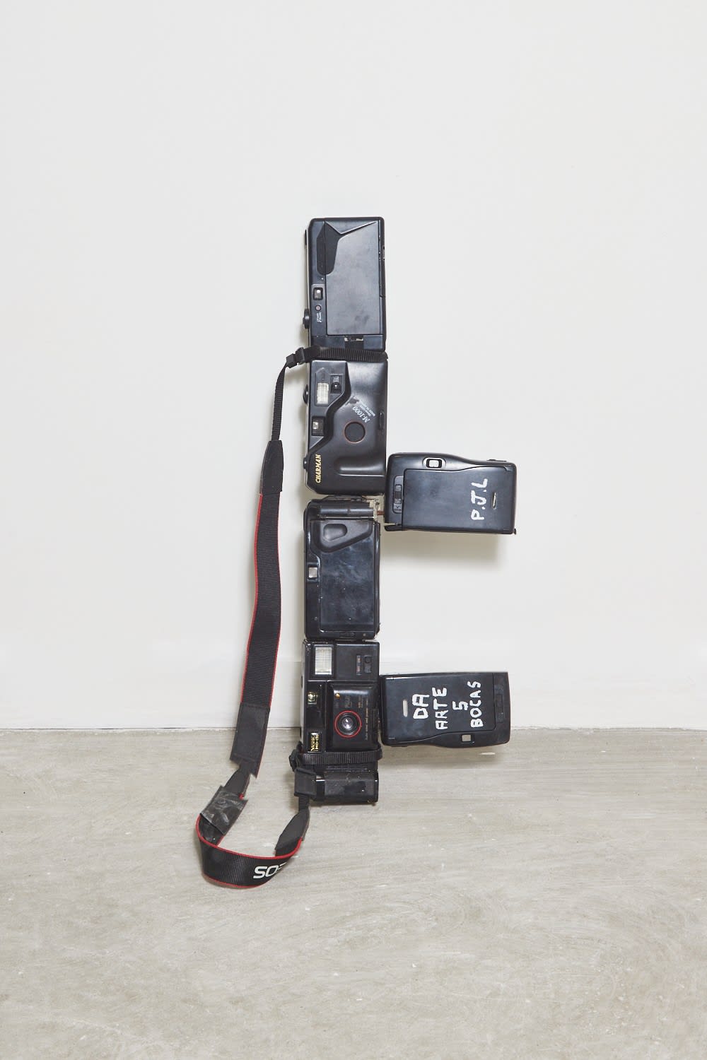 Allan Weber, Sem título, da série Traficando Arte [Untitled, from the series Dealing Art], 2022