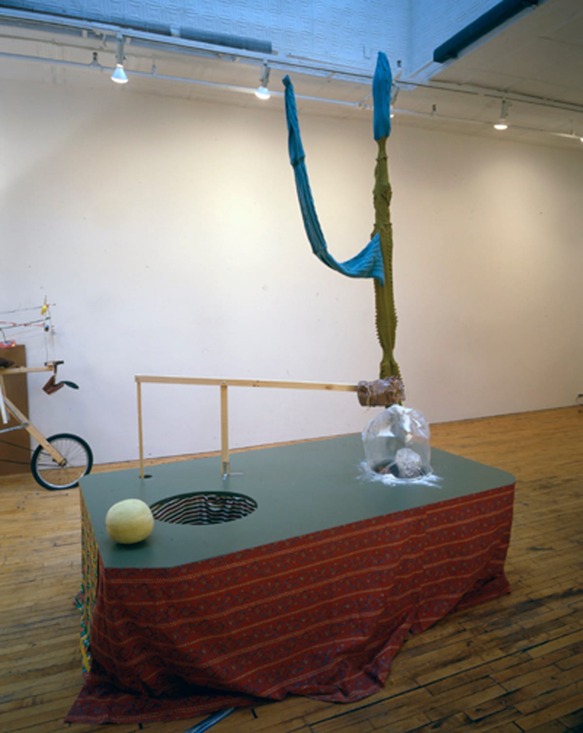 John Bock, Farmslave in Masseschuschitz (small stage), 1999