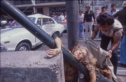 Enrique Metinides, Untitled (Primer plano de mujer rubia arrollada e impactada contra un poste, en avenida Chapultepec, Ciudad de México), 1979