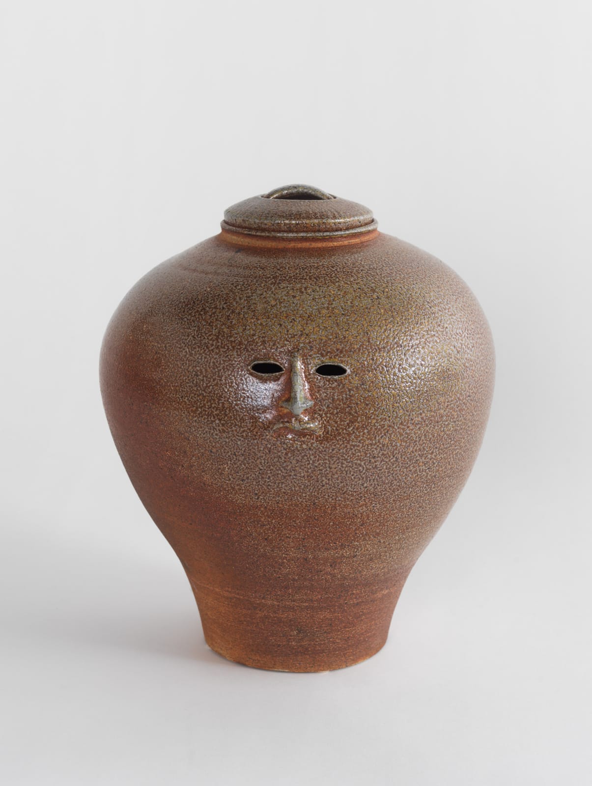 Francis Upritchard, Brown Jar, Looking Up, 2018