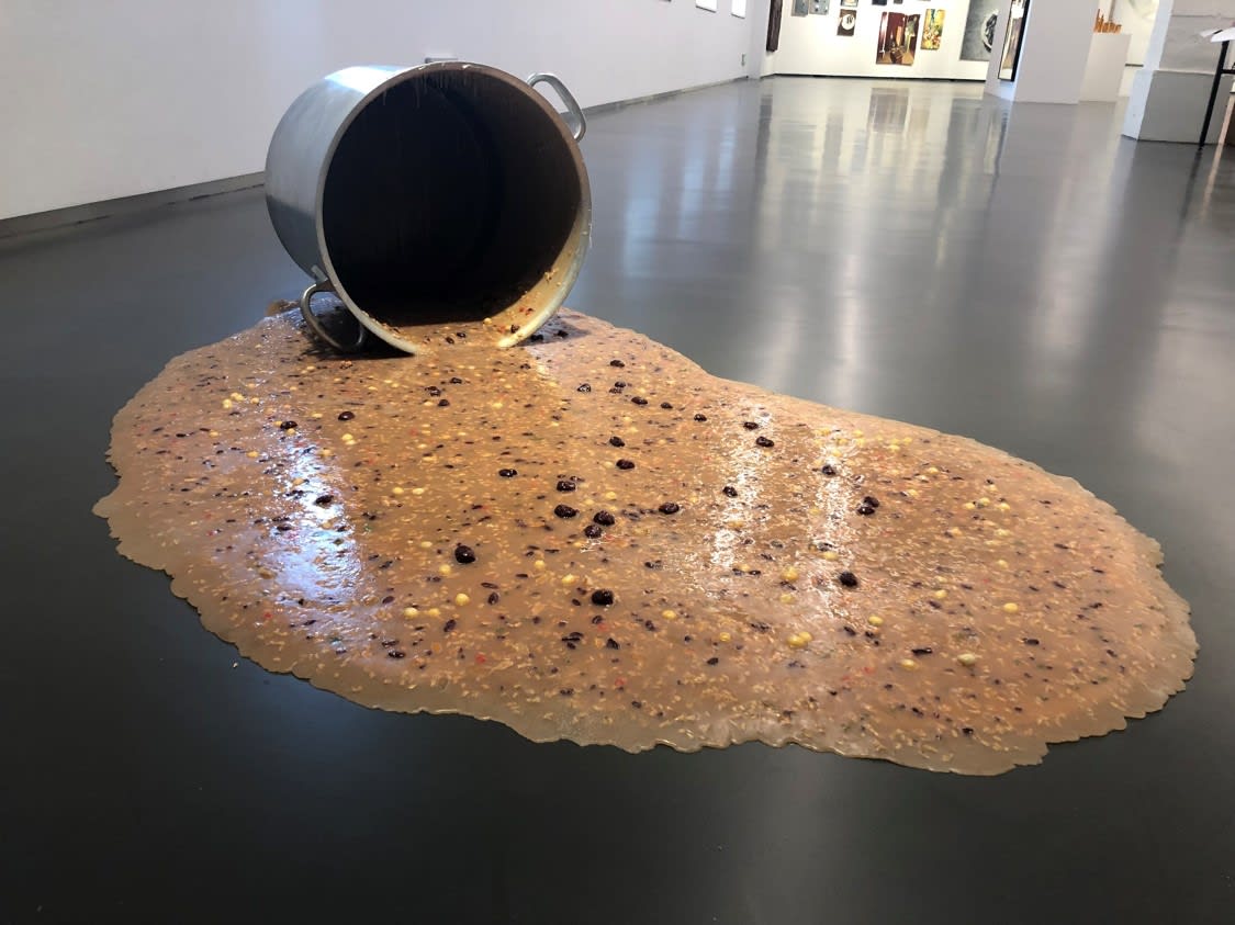 SUN Yuan & PENG Yu, 洒出来了 Spilling Out, 2009 Arario Gallery