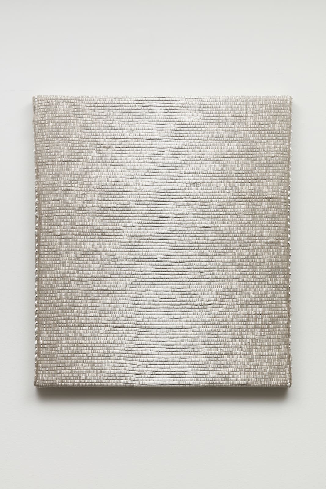 Analia SABAN, Woven Vertical Reflected Linear Gradient as Weft (Center, White), 2019