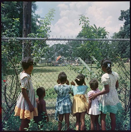 Gordon Parks, Outside Looking In, Mobile, Alabama, 1956