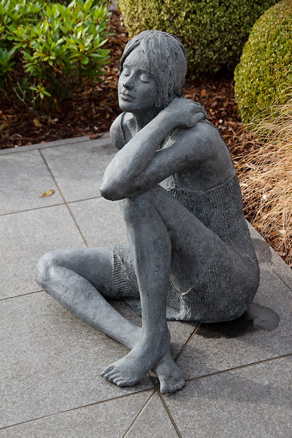 LINDE ERGO, WOMAN IN THE SUN