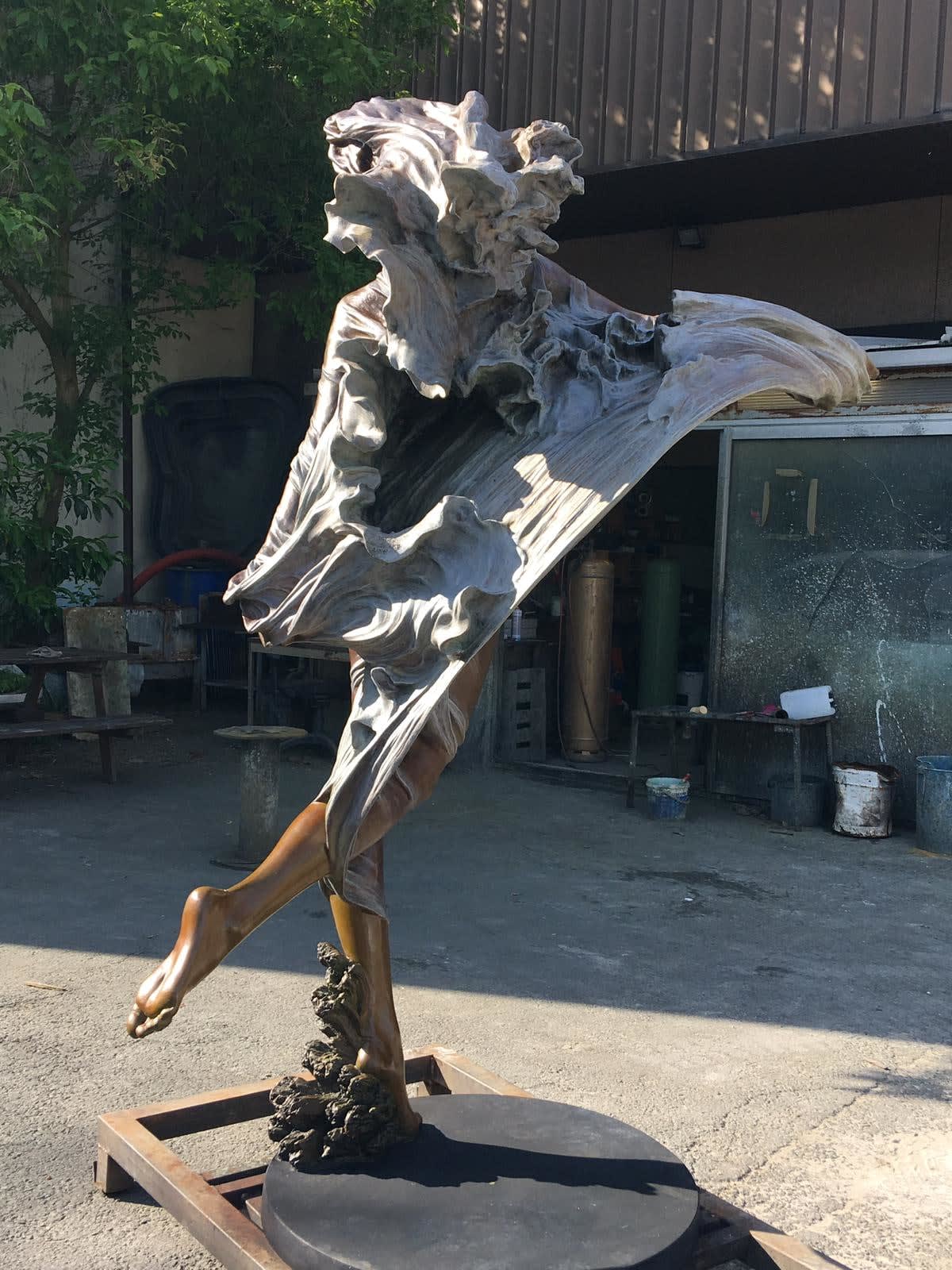 LUO LI RONG, HIDDEN WINGS