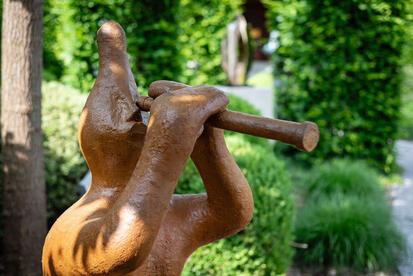 LE MAGHIEN, POLYESTER Maghiër met telescoop (cortenstaal)