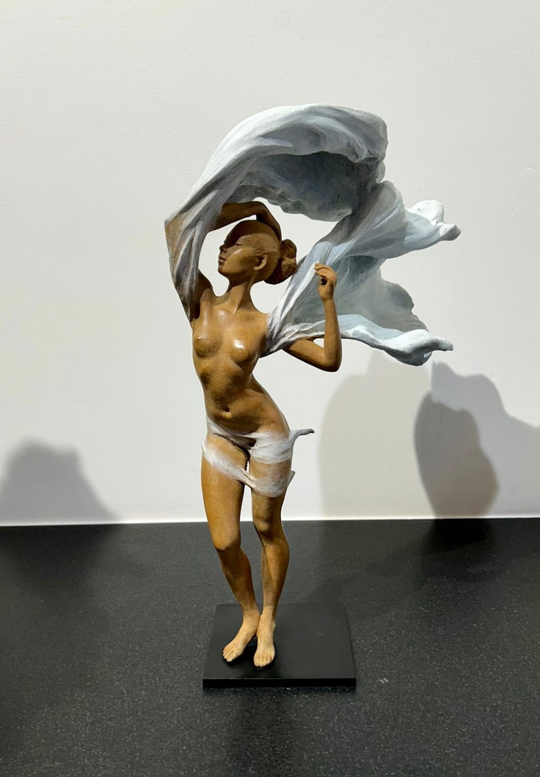 LUO LI RONG, FLYING THOUGHTS (beige) (+C)