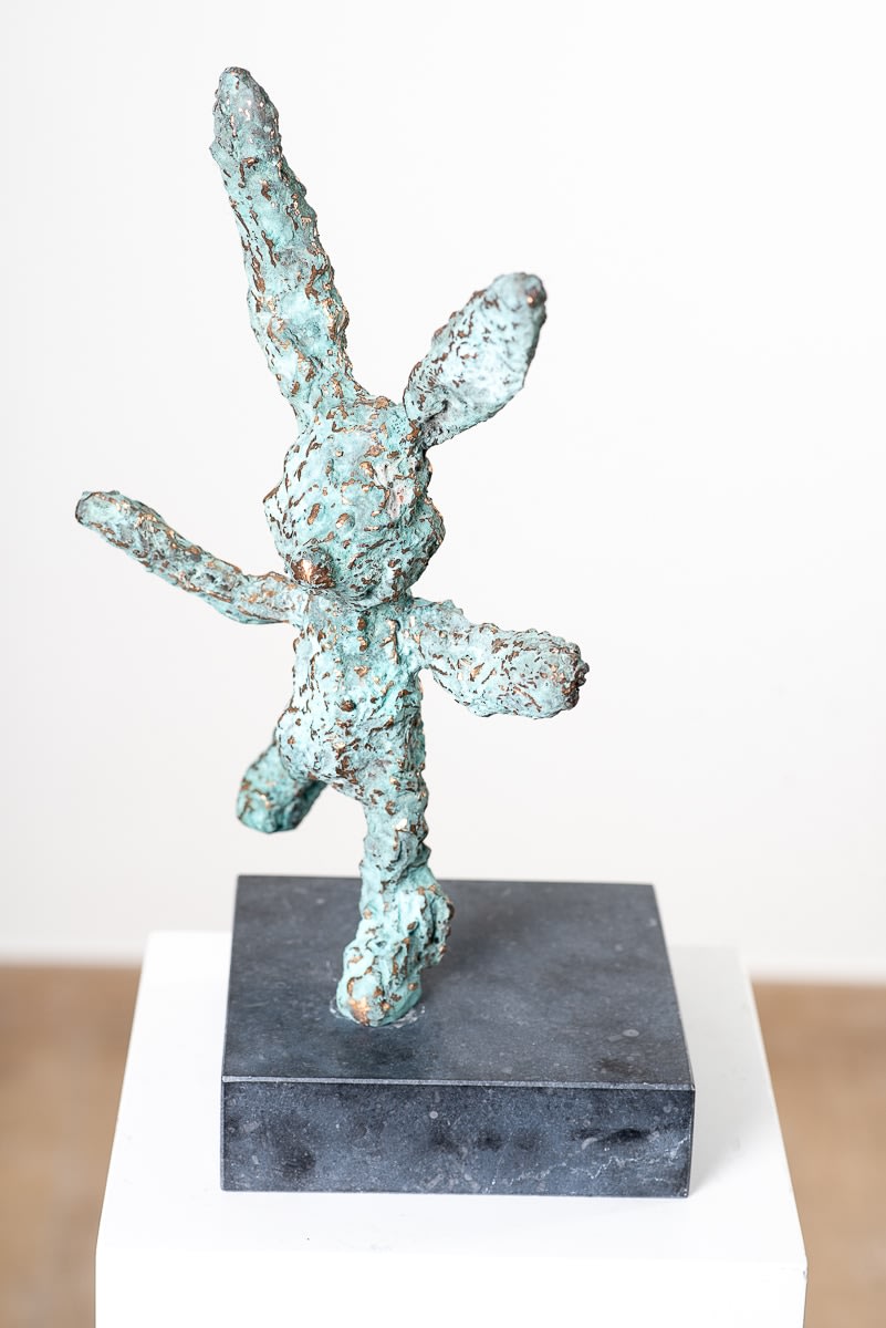 BABETTE DEGRAEVE, BRONZEN KNUFFEL II (rechterpootje achteruit)