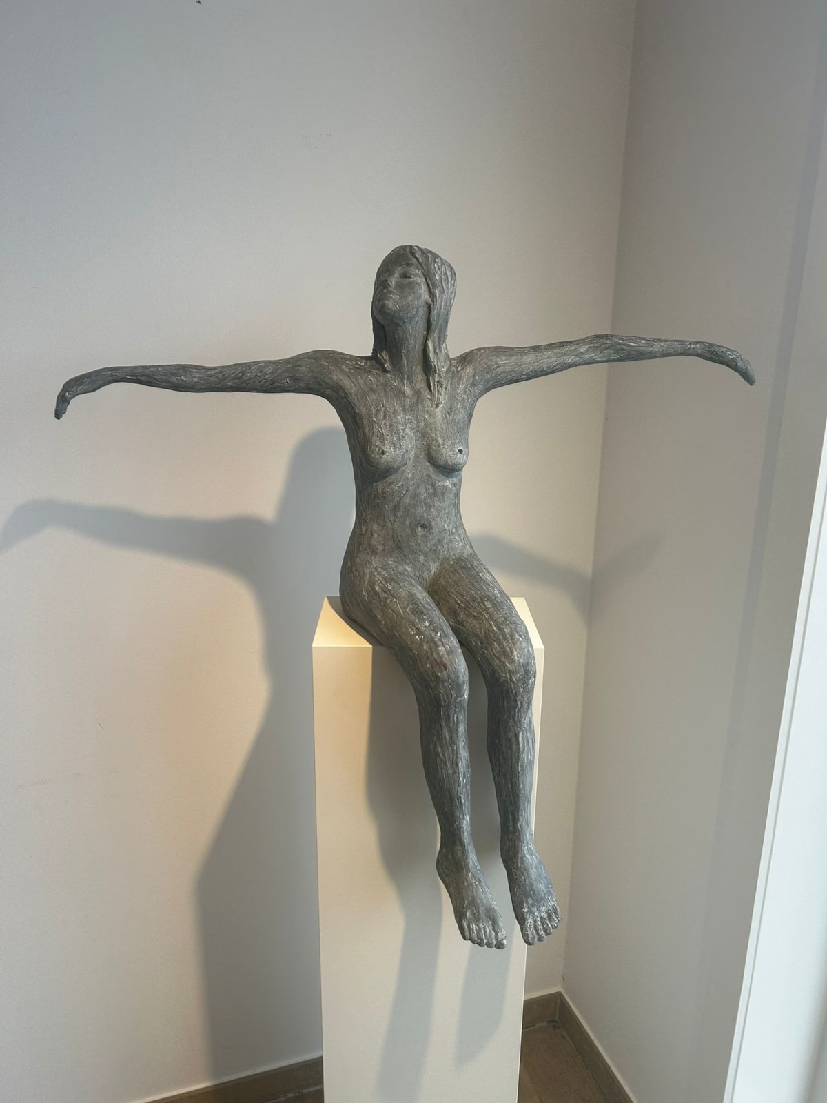 LINDE ERGO, INTO MY ARMS