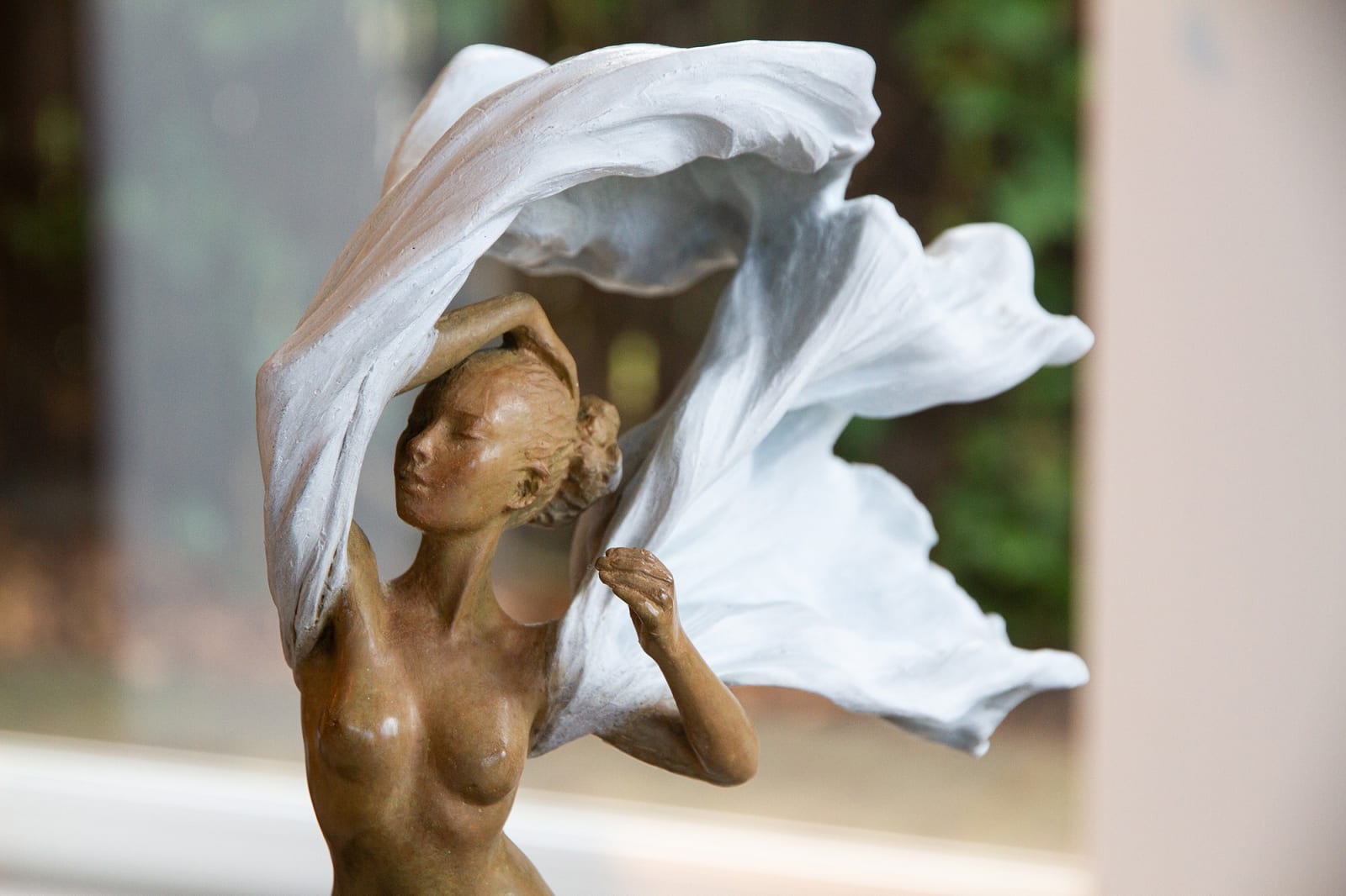 LUO LI RONG, FLYING THOUGHTS (beige)