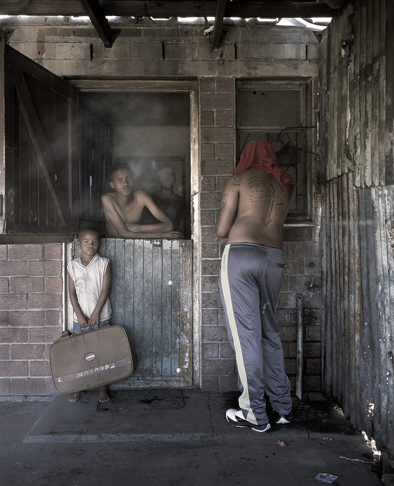 Gordon Clark, BUSHIE AND KID WITH OTHER 28’S AT DAGGA DEN, 2015