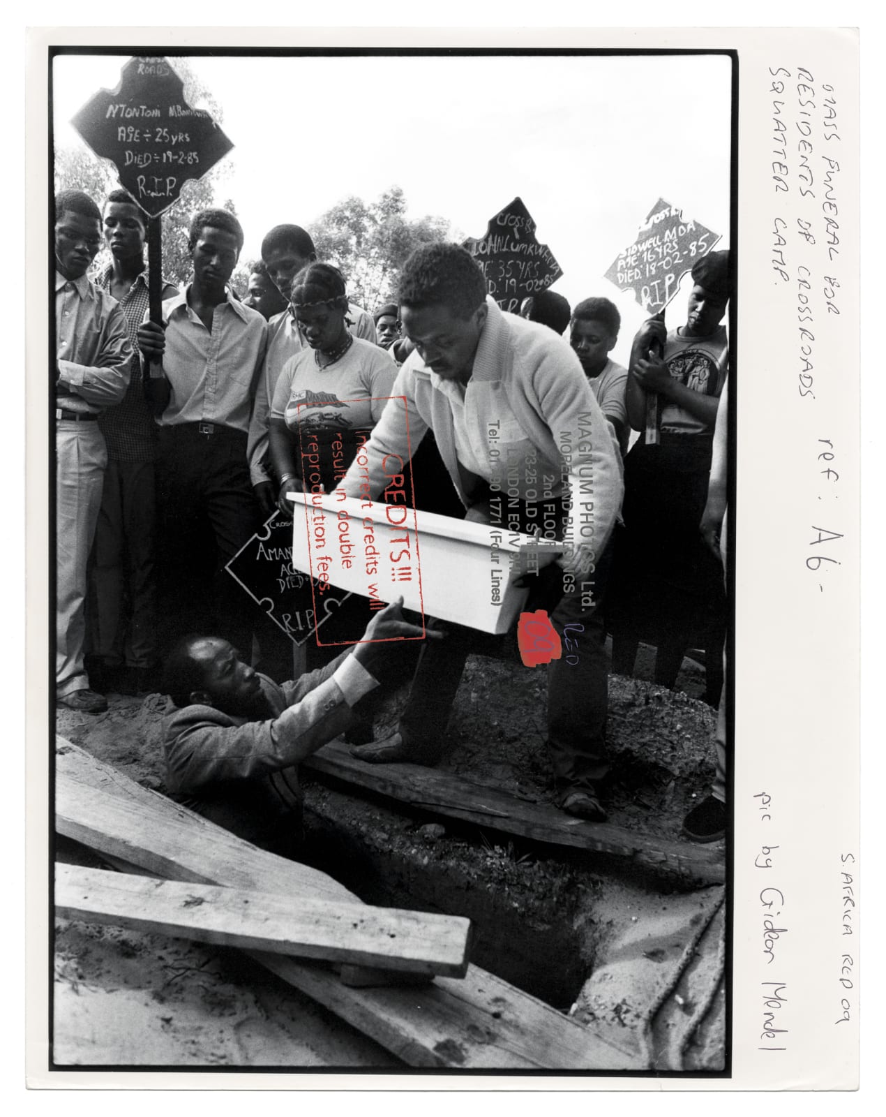 Gideon Mendel, 64 MERGED, 2019