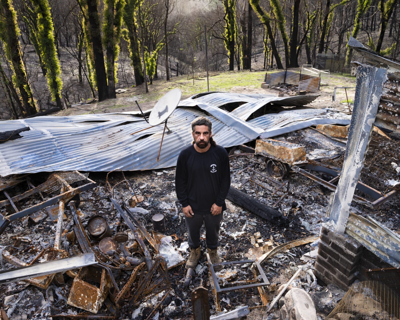 Gideon Mendel, Matt Rumble at his burnt home in Yowrie, New South Wales, 2020