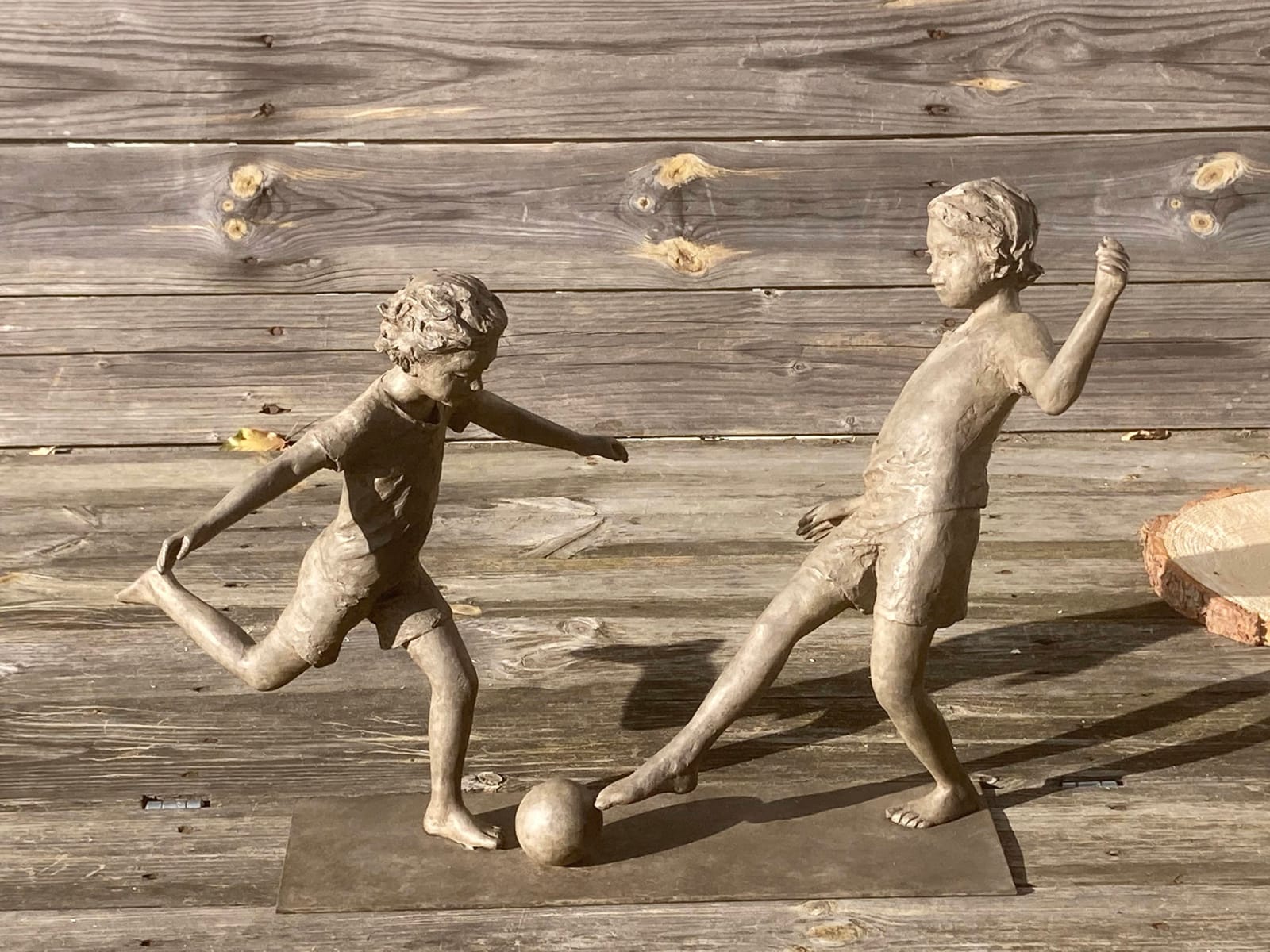 béatrice cols, cols, artiste, sculpteur, belge, garçons, assis, duo, ballon, montgolfière, douceur, rêve, bronze, taille moyenne, art thema, artthema, art, thema, antica namur