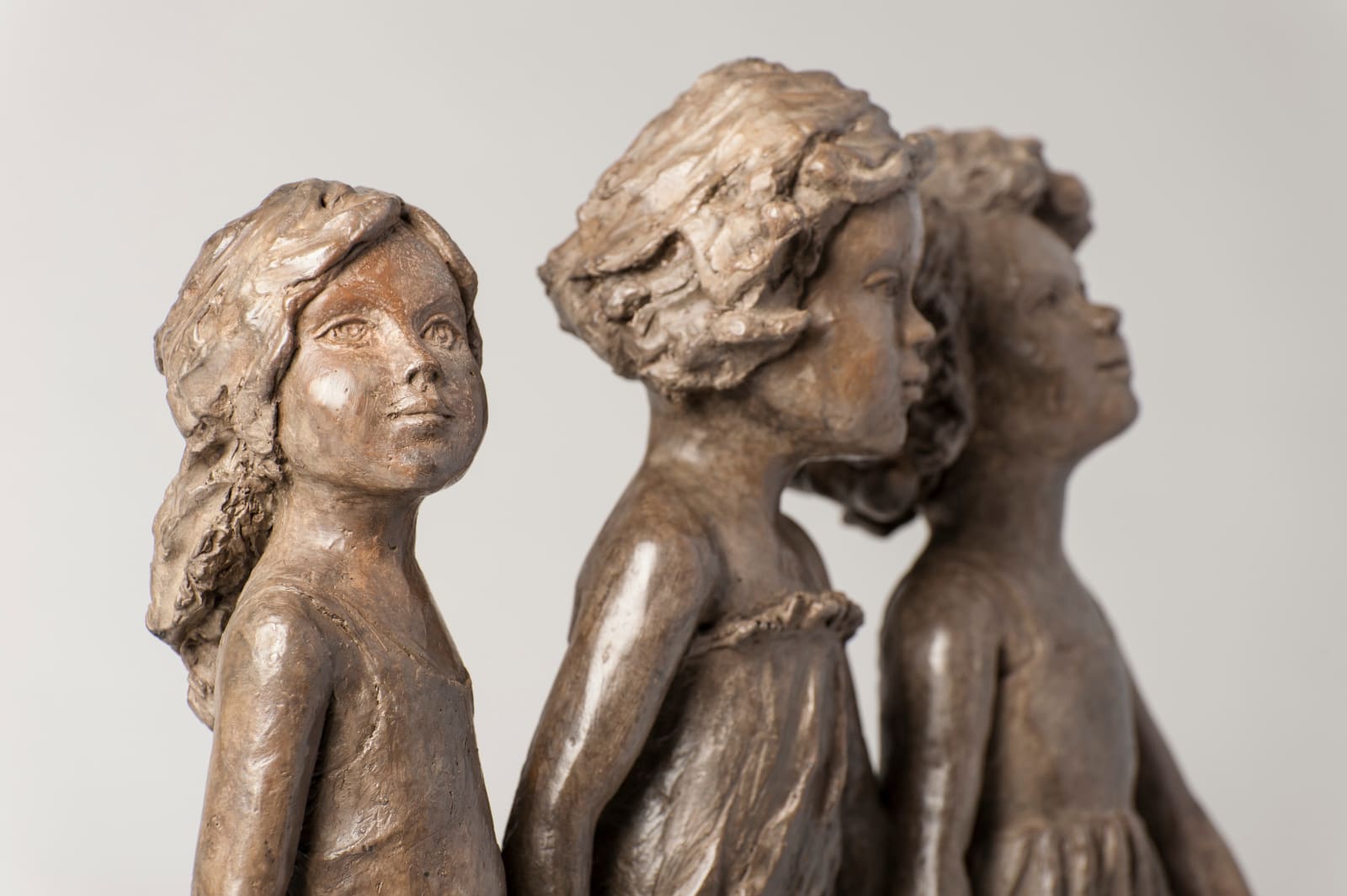 béatrice cols, cols, artiste, sculpteur, belge, fille, atrio, soeurs, amies, amitié, robes, mignonne, été, calme, zen, douceur, rêve, bronze, taille moyenne, art thema, artthema, art, thema, antica namur, antica bruxelles, fine art fair, wavre