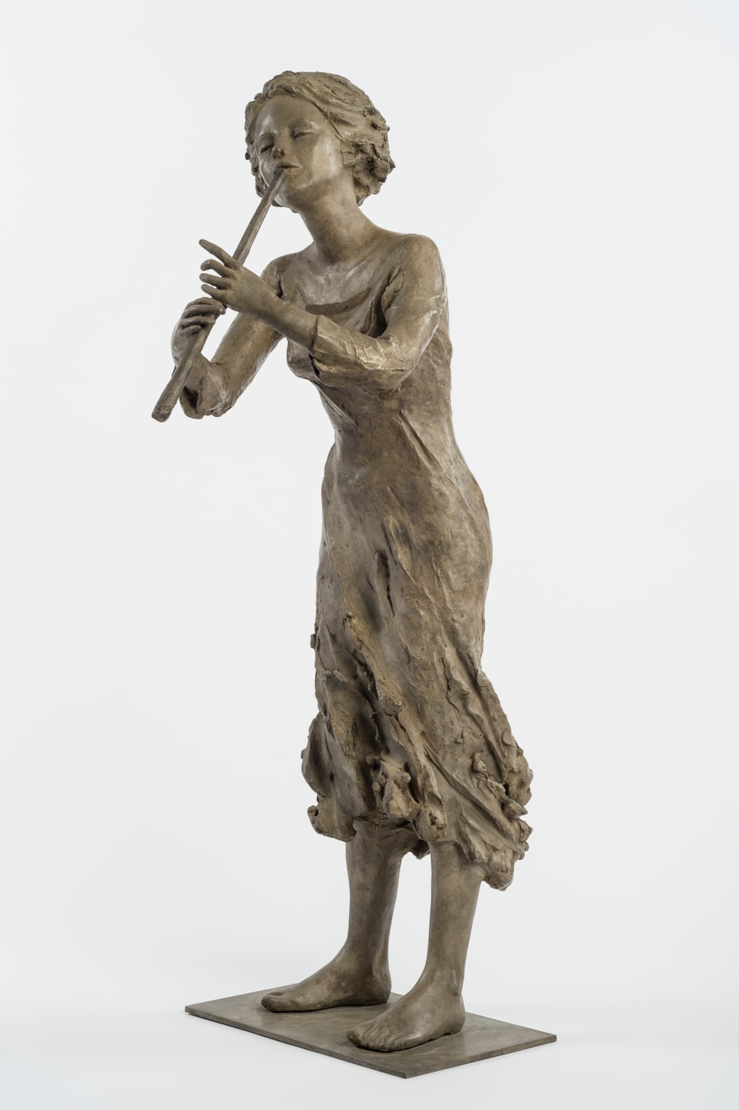 girl, bronze, sculpture, little girl, musician, flutist, flute, dress, figurative sculpture, tenderness, sweetness, art thema, artthema, art, thema, cols