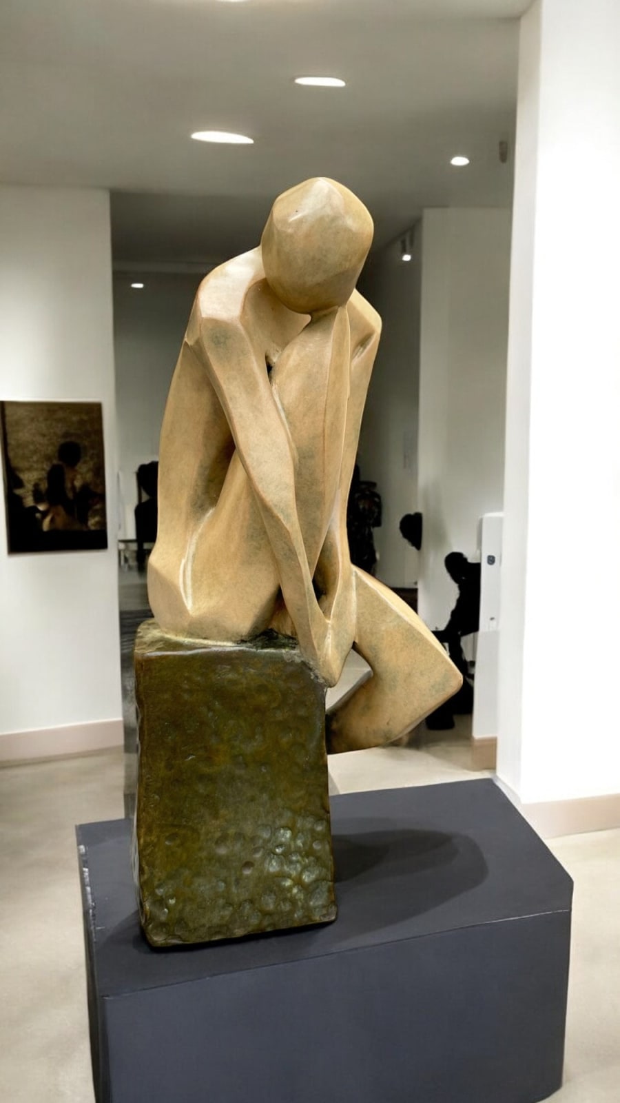 Sophia, So du Sud, Södra stilen, kvinnoskulptur, tänkarskulptur, kvinnlig tänkarskulptur, liten skulptur, köpa liten skulptur, dekorskulptur, kvinnoskulptur i brons, skulptur, brons, bronsskulptur, köpa en skulptur, köpa en bronsskulptur, söt skulptur, rosa patina, inredningsdekoration, konstuthyrning, konstinvestering, köpa konst, konstköp, konstsamling, konstälskare, konstsamlare, högkvalitativ bronsskulptur, staty, beige staty, köpa en staty, Art Thema, Art Thema galleri, Belgien, Frankrike, över hela världen.