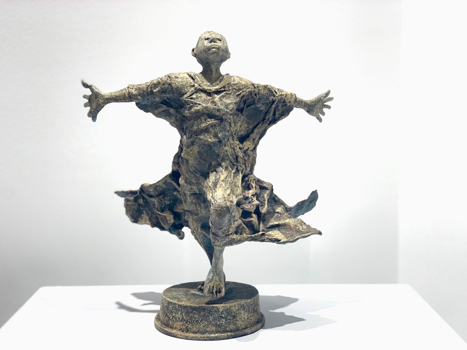 II X V, lieven d'haese, bronze sculpture, children sculpture, child sculpture, boy sculpture, innocent sculpture, sculpture of hope, sculpture art, sculpture of nature, interior sculpture, figurative art, figurative sculpture, contemporary sculpture, interior design, art decoration, salon decoration, monumental sculpture, outdoor sculpture, garden sculpture, boy sculpture, african sculpture, africa, african art, freedom sculpture, art gallery, belgian art gallery, brussels art gallery, art yi, art yi gallery