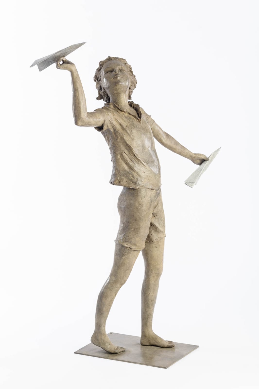 art thema, artthema, art, thema, gallery, beatrice cols, sculptor, sculpture, bronze, paper planes, planes, garden, garden decoration, garden sculpture, boy, sculpture, cute, sweet, fine art fair, hasselt, new