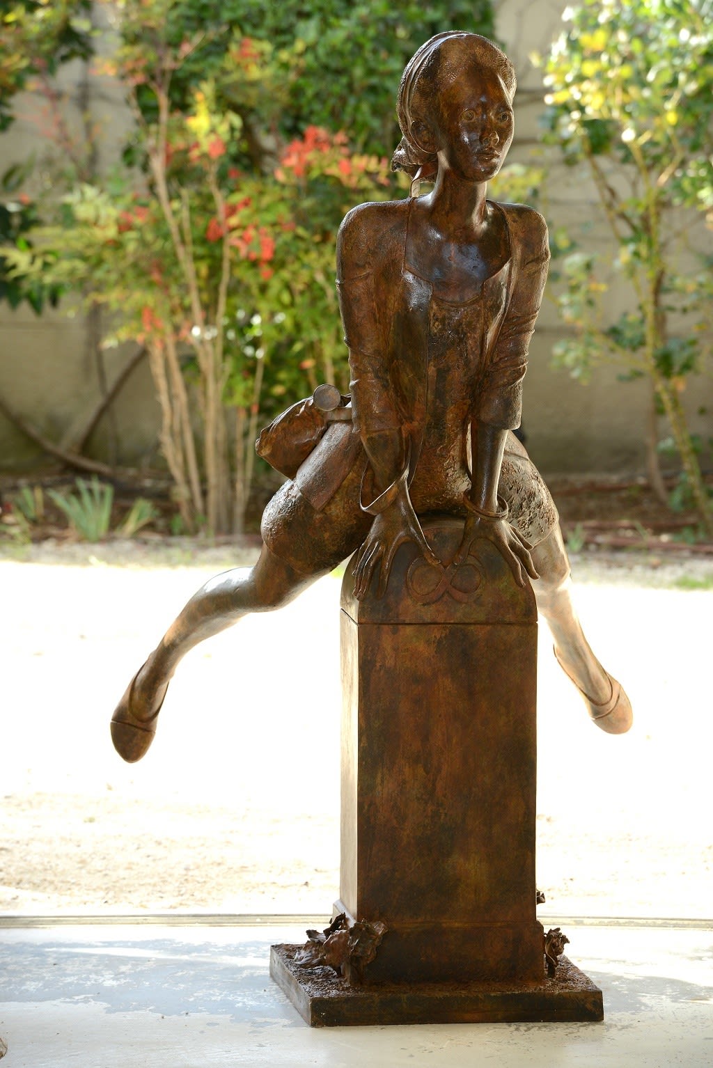 horizon, sculpture, rene, julien, art thema, heyi gallery, bronze, polychroma, girl, jump