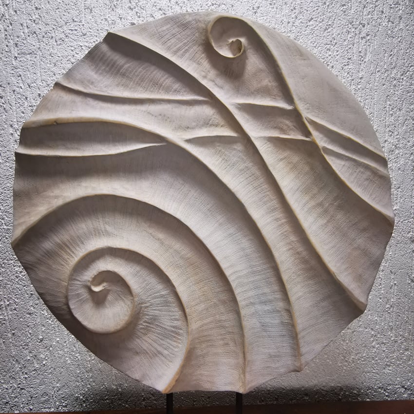 sculpture, bois, spirale, Loïc de Maisonneuve, art contemporain, sculpture organique, salon Côté Sud, Aix-en-Provence, sculpture artistique, érable teinté, formes naturelles, design bois, sculpture poétique, mouvement spiralé, matière vivante