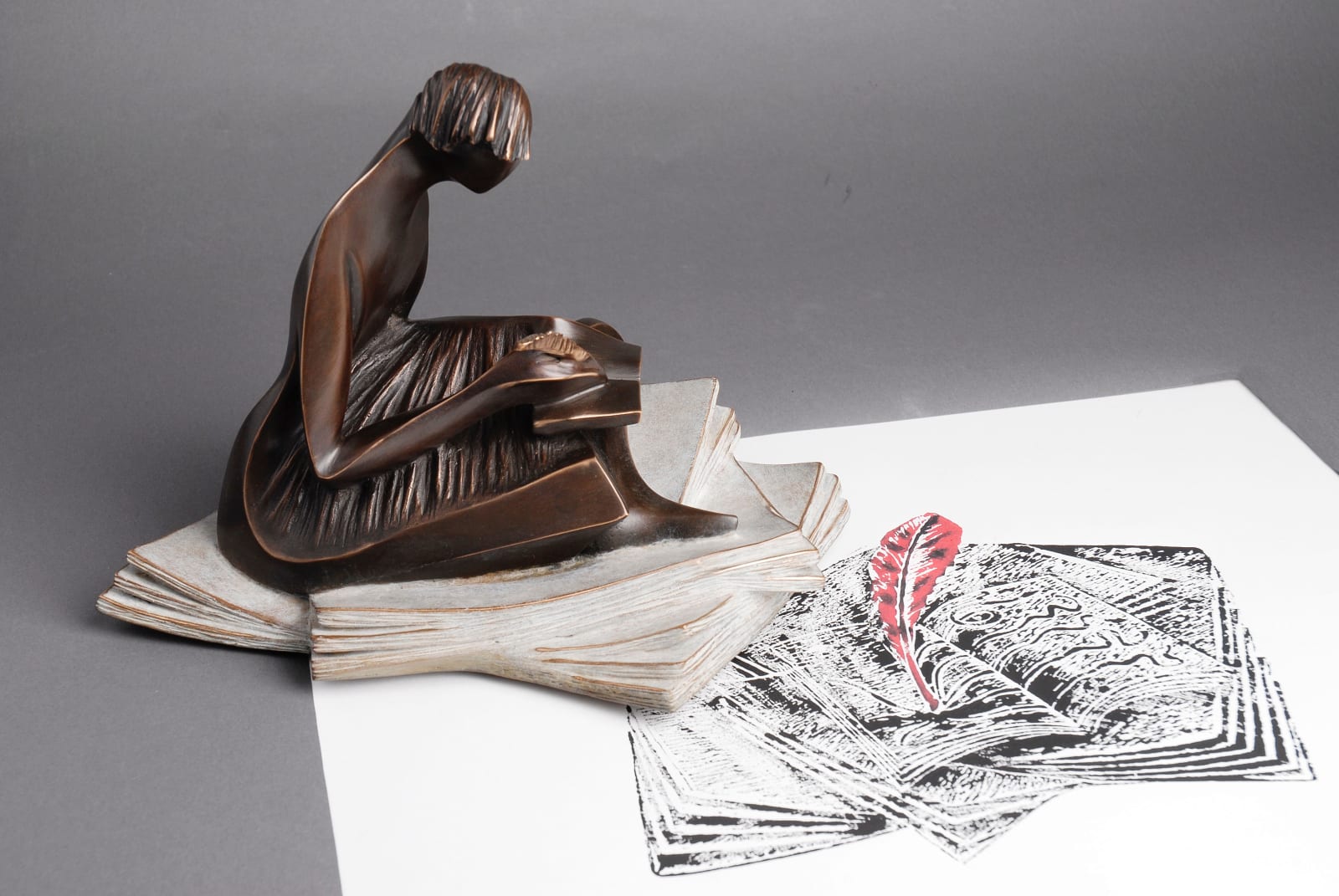 jean-pierre baldini, baldini, scribe, read, sculpture of book, reading sculpture, book art, book sculpture, book, trace, reading, bronze sculpture, contemporary sculpture, woman sculpture, elegant sculpture, pure, interior design, art decoration, italian sculpture, italien art, sculpture art, art gallery, belgian art gallery, brussels art gallery, art yi, art yi gallery