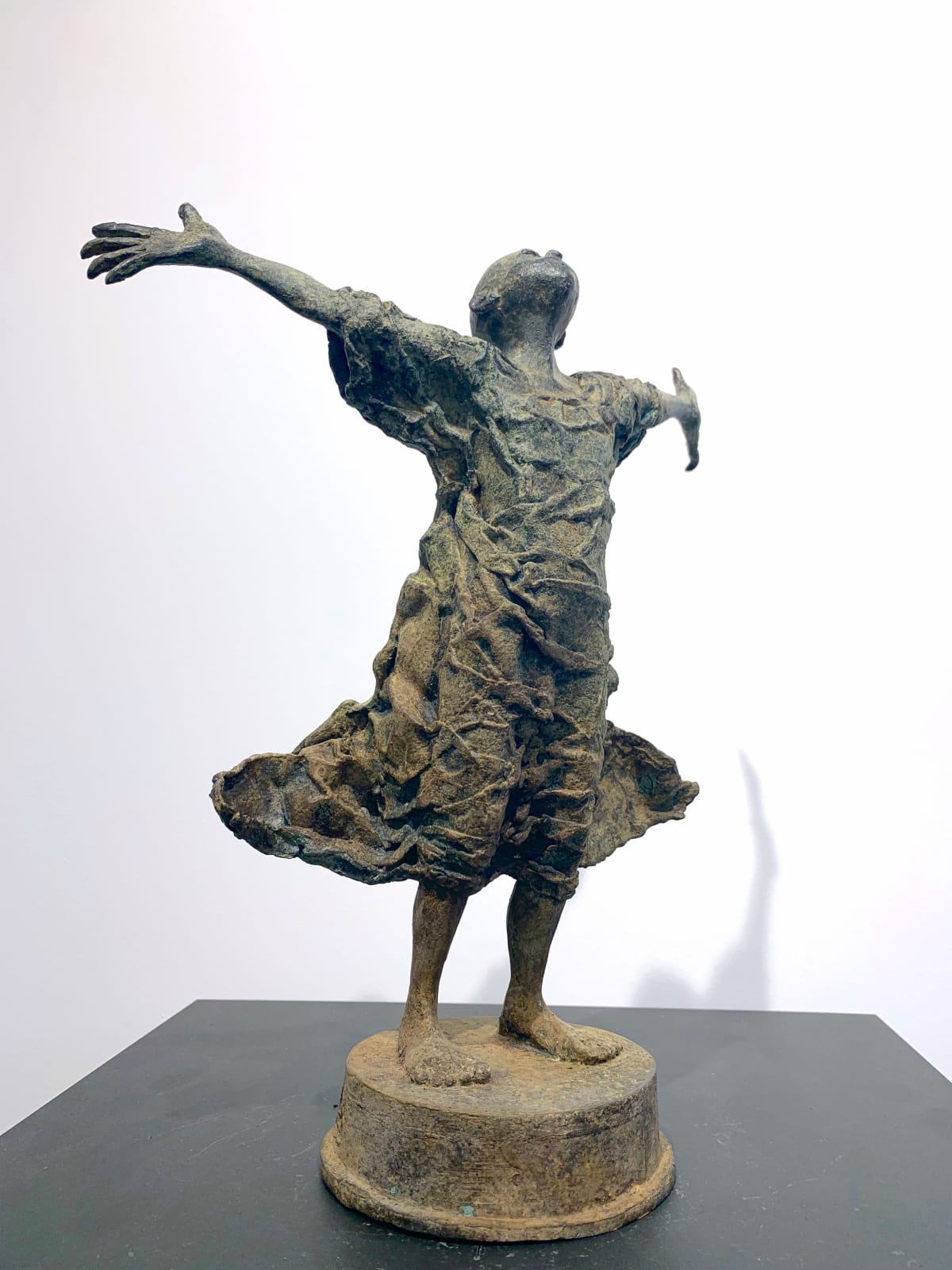 II X V, lieven d'haese, sculpture en bronze, sculpture d'enfants, sculpture d'enfant, sculpture de garçon, sculpture innocente, sculpture d'espoir, art de la sculpture, sculpture de la nature, sculpture d'intérieur, art figuratif, sculpture figurative, sculpture contemporaine, design d'intérieur, art décoration, décoration de salon, sculpture monumentale, sculpture extérieure, sculpture de jardin, sculpture de garçon, sculpture africaine, afrique, art africain, sculpture de liberté, galerie d'art, galerie d'art belge, galerie d'art bruxelloise, art yi, art yi gallery