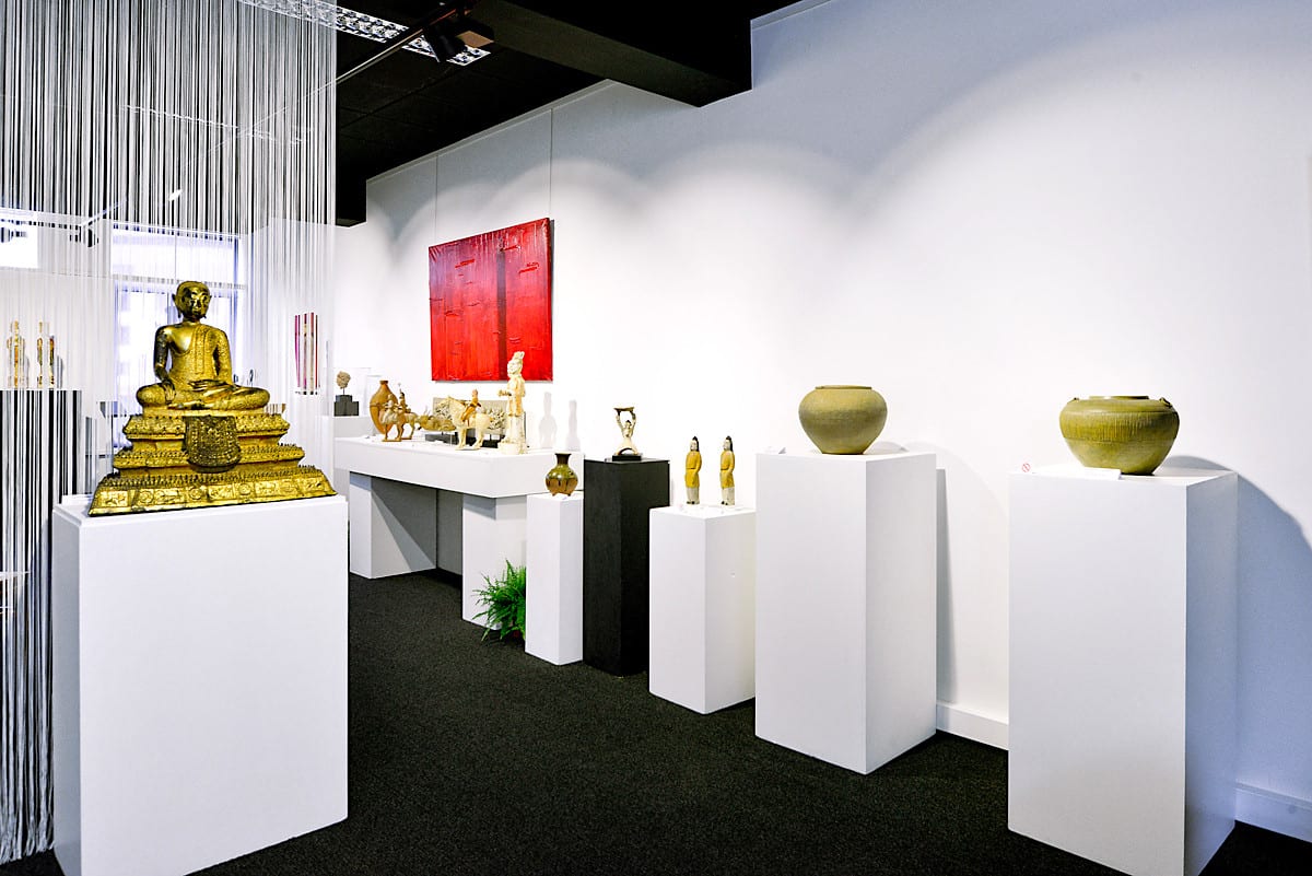 Thaïlande Bouddha, statut de bouddha, bouddha, bouddha d'or, sculpture de bouddha, antiquités de bouddha, antiquité thaïlandaise, antiquités chinoises, poterie chinoise, exposition d'art, art chinois, art asiatique, antiquités asiatiques, artyi, galerie d'art belge, design d'intérieur, décoration d'art