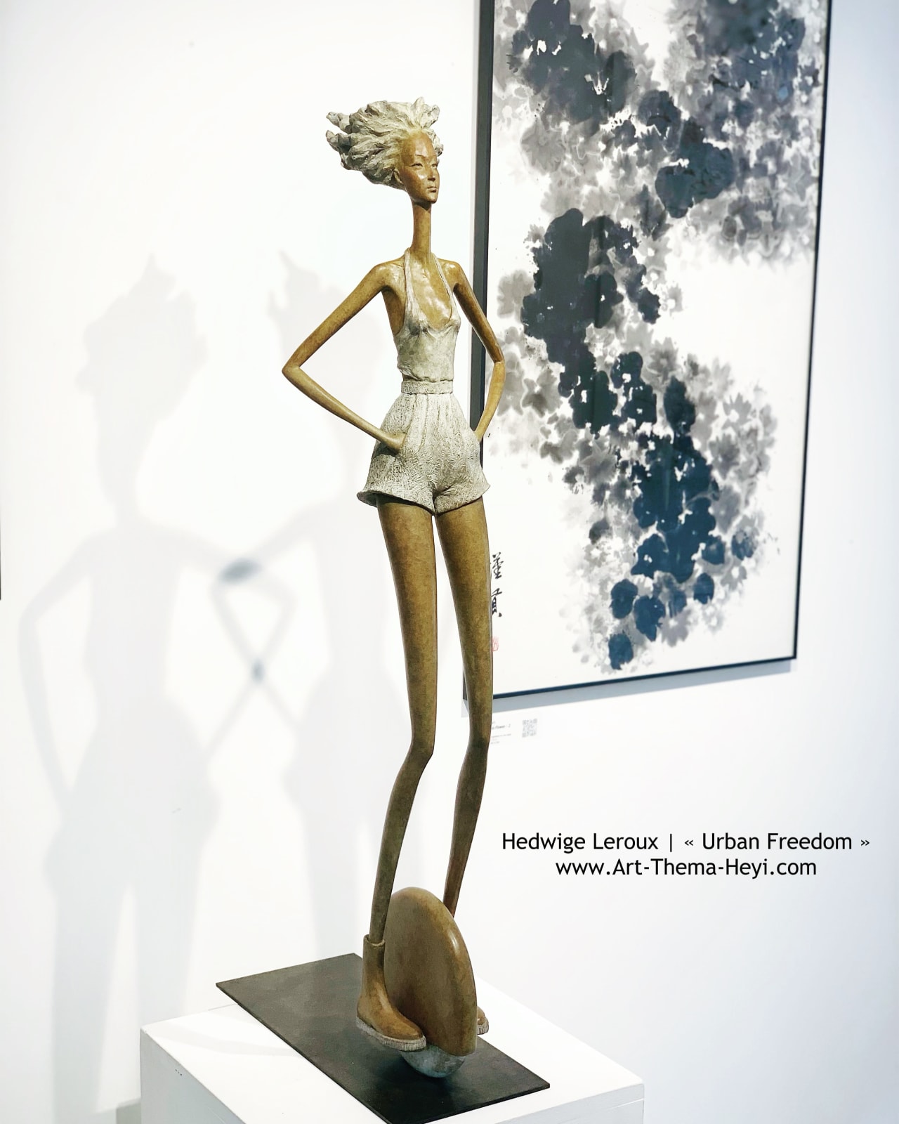liberté urbaine, Hedwige Leroux, sculpture en bronze, sculpture de sport, sculpture de fille, sculpture de femme, sculpture romantique, sculpture fine, sculpture d'espoir, art de la sculpture, sculpture d'intérieur, art figuratif, sculpture figurative, sculpture contemporaine, espoir, pensée, réflexion, intérieur design, décoration d'art, décoration de salon, art thema heyi, galerie d'art belge