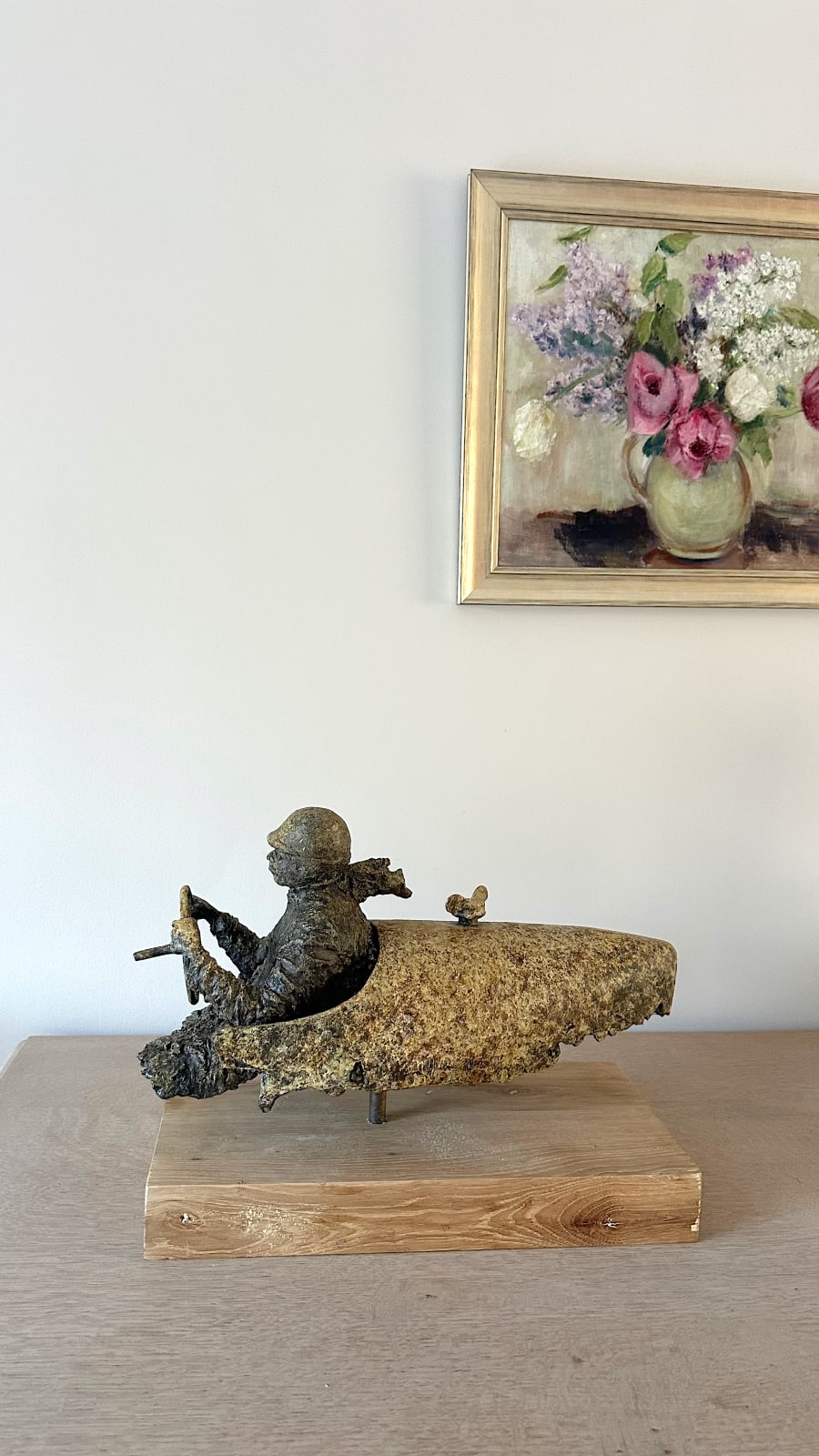 Master of Speed IV, hedendaagse bronzen sculptuur van Lieven D’Haese, expressief figuratief kunstwerk voor kunstverzamelaars, interieurarchitecten en liefhebbers van auto’s en snelheid.