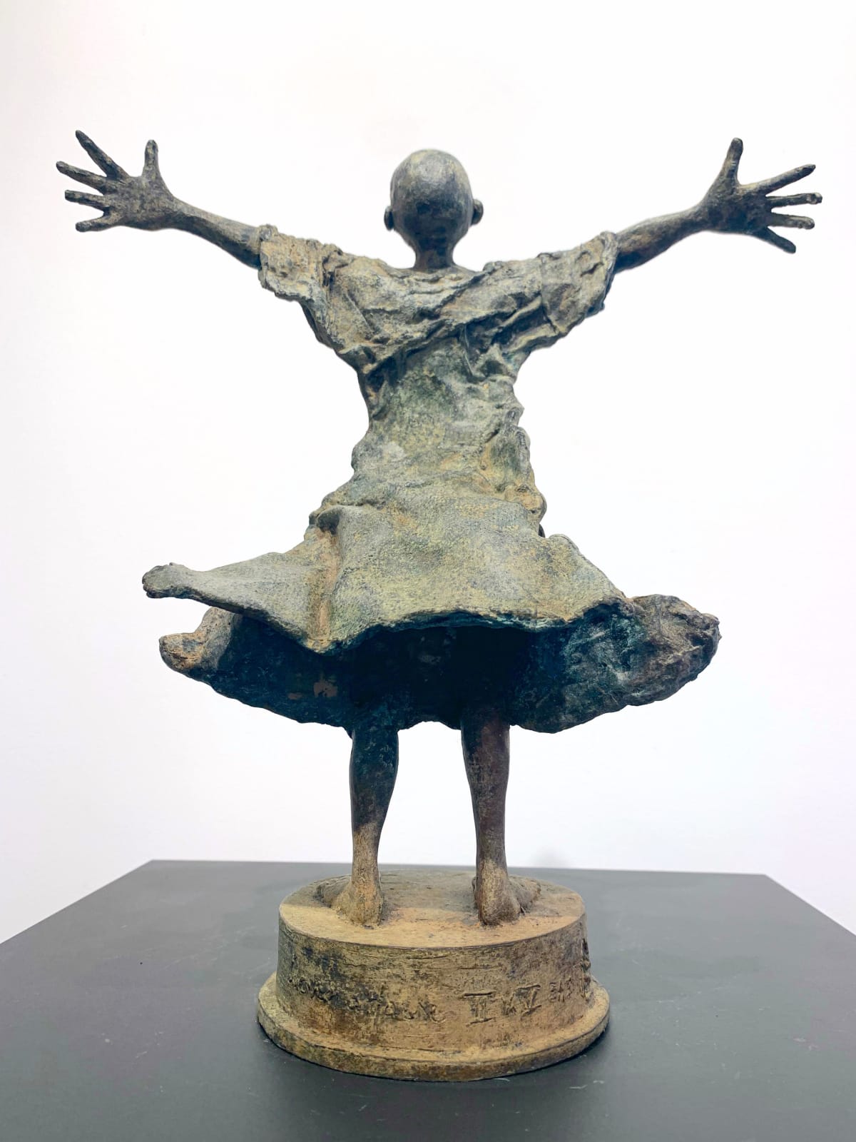 II X V, lieven d'haese, bronze sculpture, children sculpture, child sculpture, boy sculpture, innocent sculpture, sculpture of hope, sculpture art, sculpture of nature, interior sculpture, figurative art, figurative sculpture, contemporary sculpture, interior design, art decoration, salon decoration, monumental sculpture, outdoor sculpture, garden sculpture, boy sculpture, african sculpture, africa, african art, freedom sculpture, art gallery, belgian art gallery, brussels art gallery, art yi, art yi gallery