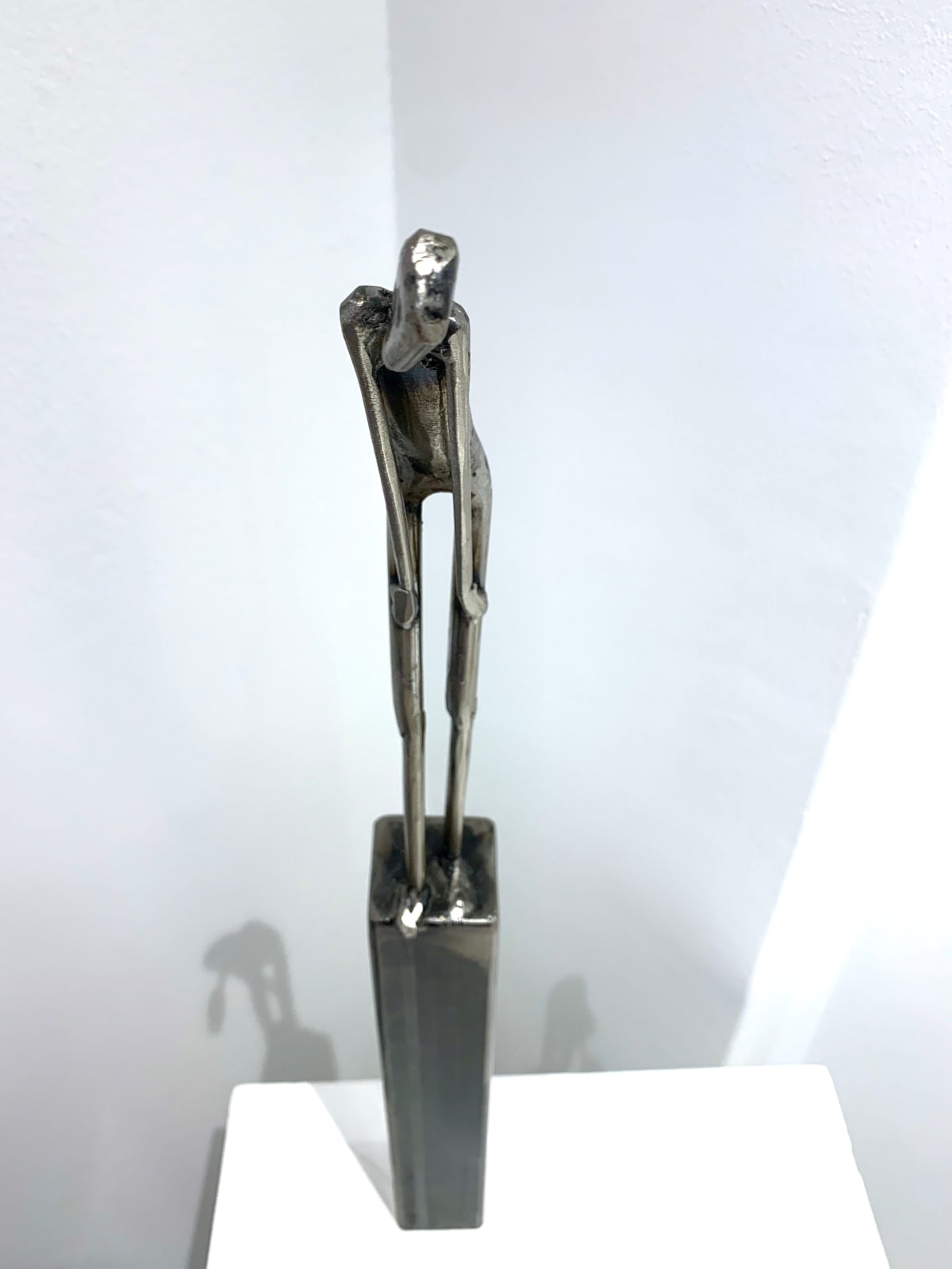 Alive, Caroline Brisset, sculpture, acier, steel, standing person, alone, Covid-19, think, interior, contemporary art, art thema heyi gallery, brussels