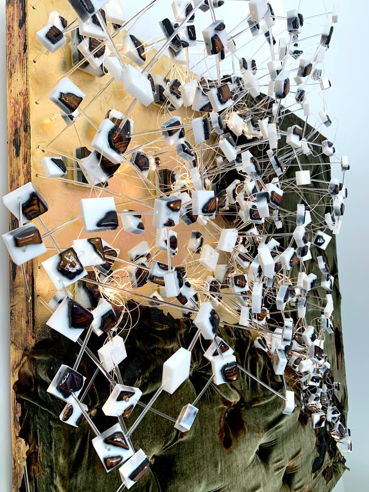 ROD, blossom 2, spring, flower art, installation art, fibre optic, light on wall, contemporary art, fragmentation art, contemporary installation, amazing wall decoration, art design, interior design, art home, abstract art, tissue, mix media, art thema heyi gallery, art gallery brussels