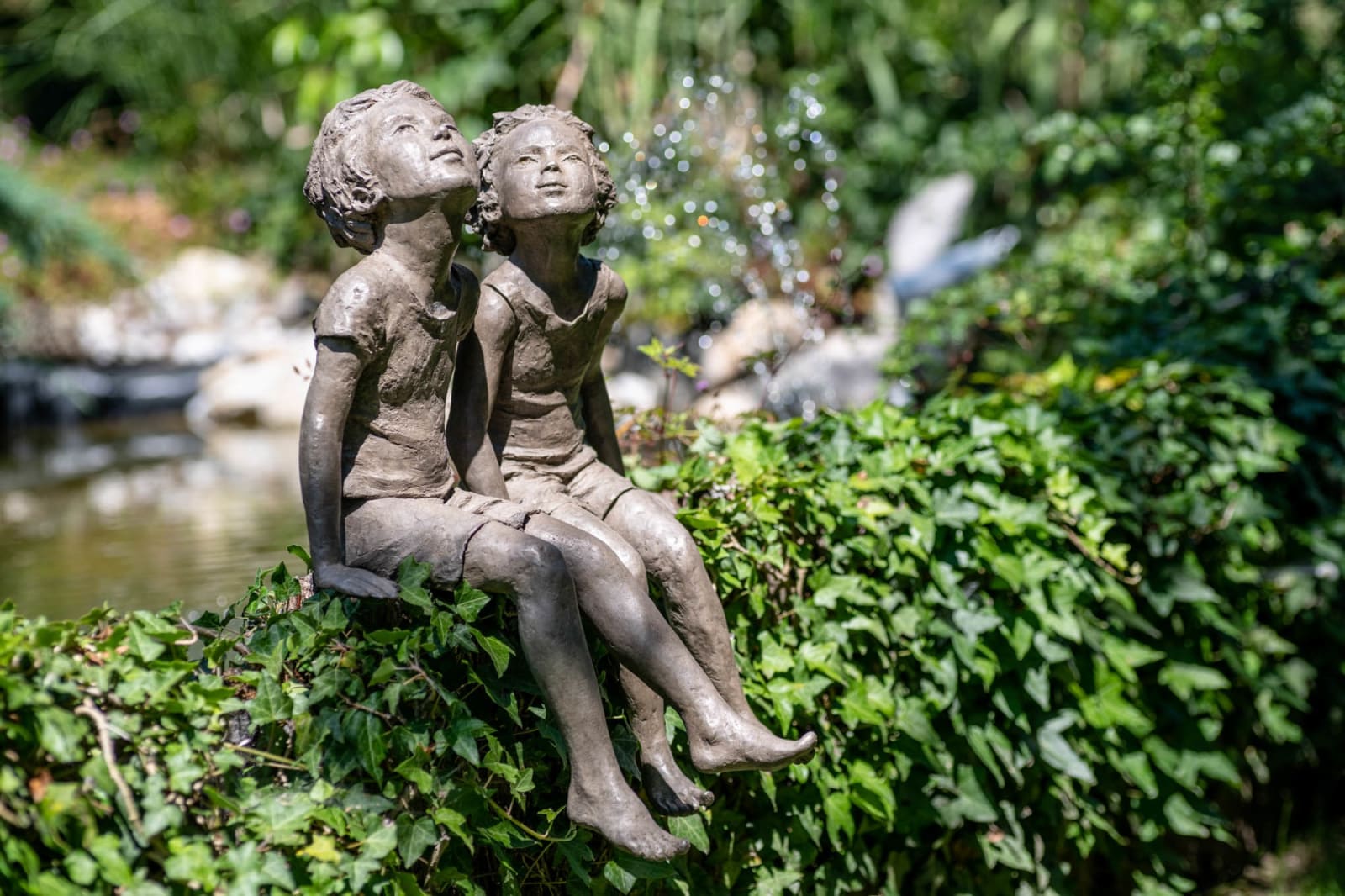 béatrice cols, cols, artiste, sculpteur, belge, garçons, assis, duo, ballon, montgolfière, douceur, rêve, bronze, taille moyenne, art thema, artthema, art, thema, antica namur, montgolfière