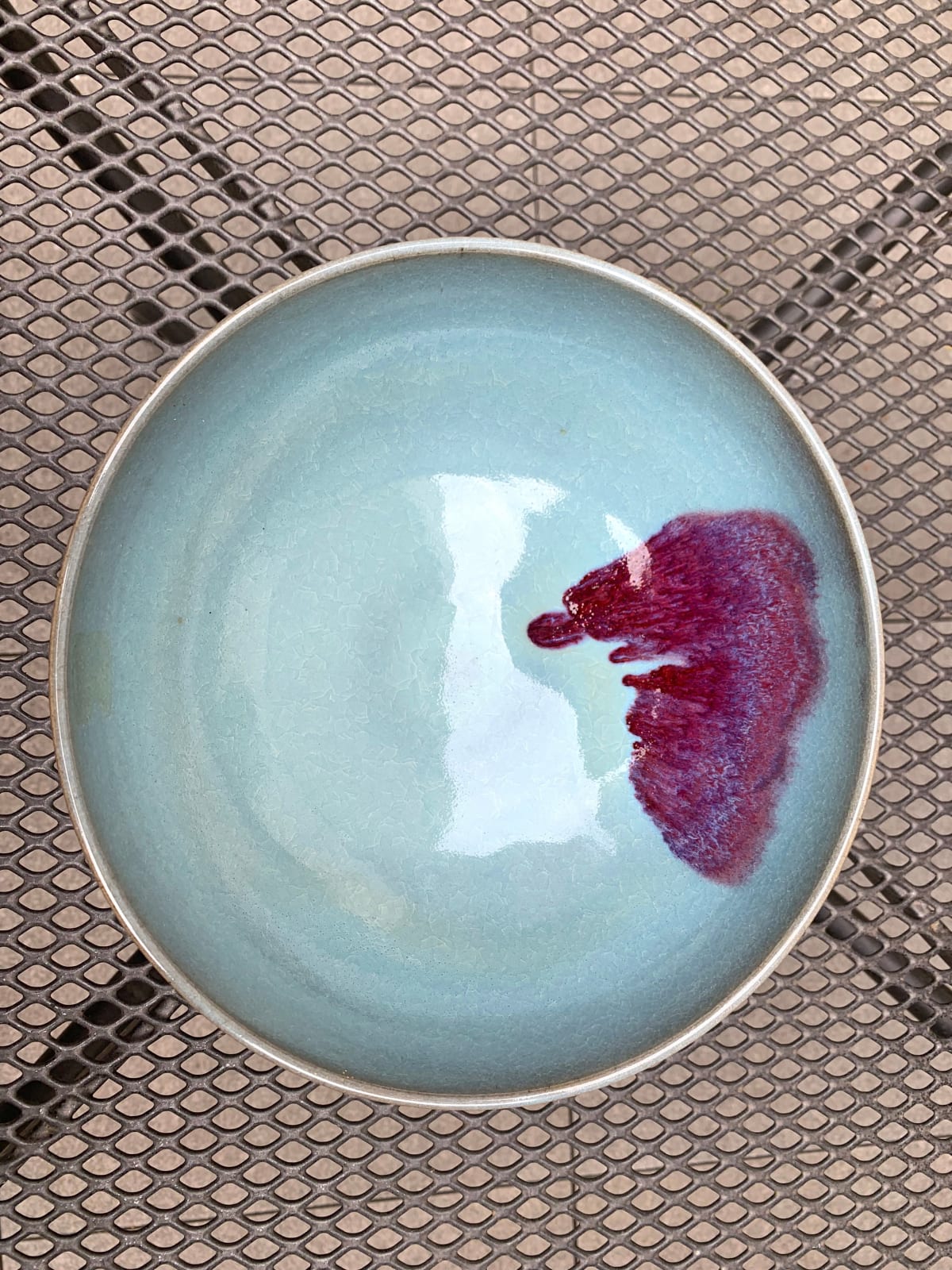 bol en céramique chinoise bleue, bol en porcelaine émaillée céladon, bol en porcelaine bleue, porcelaine céladon de type ru-ware, porcelaine chinoise fine, reproduction de céramique antique, Tsai Hsiao-fang, bol chinois en porcelaine fine, bol de style ancien, art de la décoration, design d'intérieur , architecture d'intérieur, décoration bibliothèque, bureau décoration, art thema heyi gallery, brussels art gallery