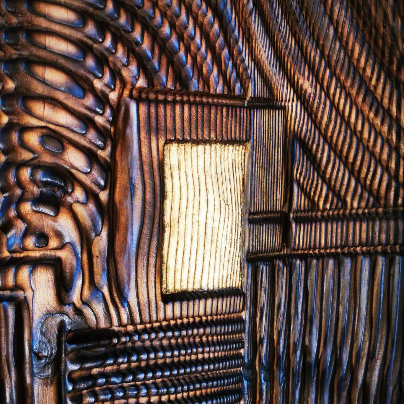 sculpture, bois, spirale, Loïc de Maisonneuve, art contemporain, sculpture organique, salon Côté Sud, Aix-en-Provence, sculpture artistique, érable teinté, formes naturelles, design bois, sculpture poétique, mouvement spiralé, matière vivante, détail