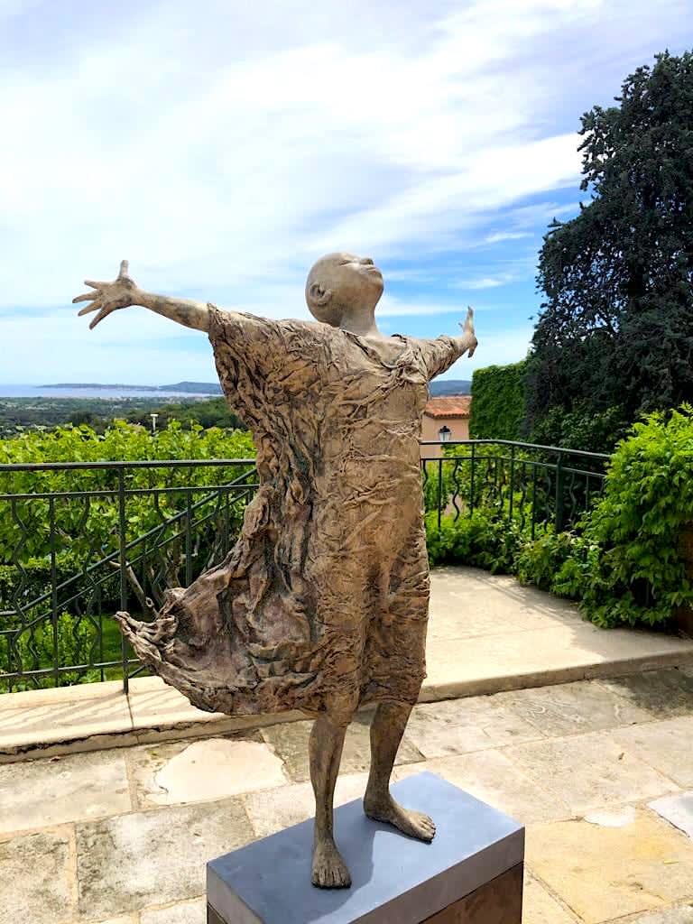 art thema, art, thema, artthema, II X V, lieven d'haese, sculpture en bronze, sculpture d'enfants, sculpture d'enfant, sculpture de garçon, sculpture innocente, sculpture d'espoir, art de la sculpture, sculpture de la nature, sculpture d'intérieur, art figuratif, sculpture figurative, sculpture contemporaine, design d'intérieur, art décoration, décoration de salon, sculpture monumentale, sculpture extérieure, sculpture de jardin, sculpture de garçon, sculpture africaine, afrique, art africain, sculpture de liberté, galerie d'art, galerie d'art belge, galerie d'art bruxelloise