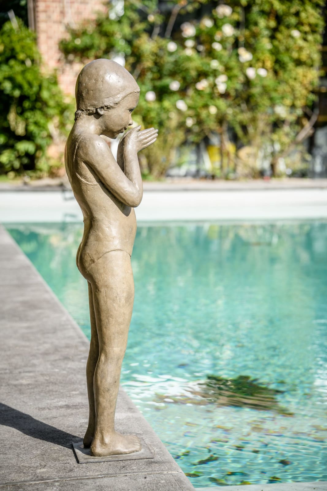 Sculpture bronze La Petite Plongeuse Béatrice Cols, sculpture, sculpture bronze, plongeuse, petite fille qui plonge, sculpture autour piscine, artiste belge, sculpture art contemporain, œuvre d’art bronze intérieur extérieur collectionneur, sculpture bronze jardin architecte d’extérieur, sculpture bronze intérieur architecte décorateur, leasing d’œuvre d’art bronze, salon SMART Aix-en-Provence 2025, bronze figuratif enfant artiste contemporaine, sculpture poétique en bronze Béatrice Cols, collection sculpture bronze contemporaine, installation artistique pour bassin ou piscine, sculpture bronze pour aménagement paysager, sculpture à louer, œuvre d’art bronze pour collection privée, sculpture bronze pour décoration haut de gamme, art contemporain en bronze, sculpture enfant bronze émotion et douceur, art figuratif féminin en bronze, bronze patiné pour espaces extérieurs, Béatrice Cols sculptrice bronze, art en bronze pour intérieur design, leasing d'art, leasing d'oeuvre d'art
